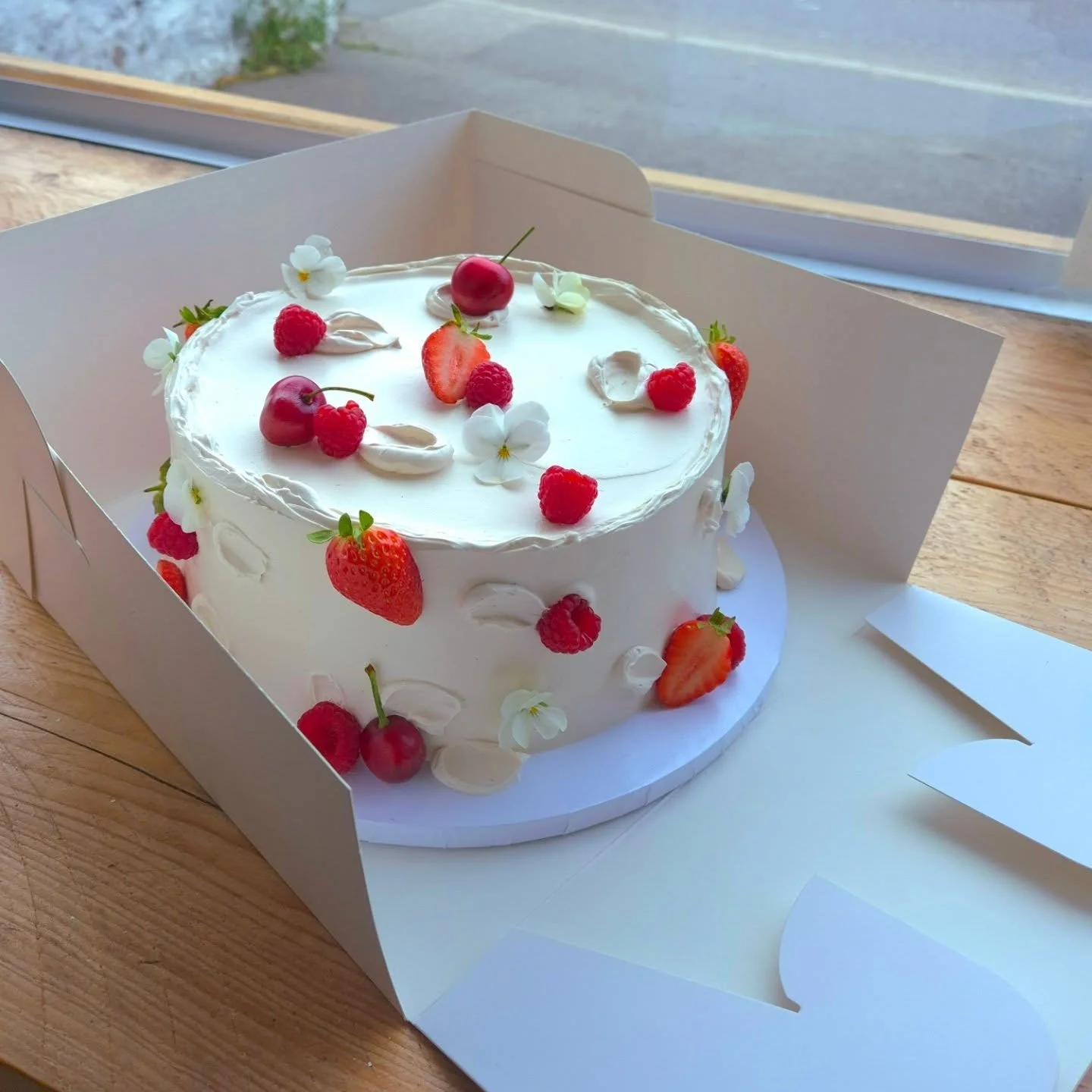 Vanilla bean + berry, a forever favourite 🍒