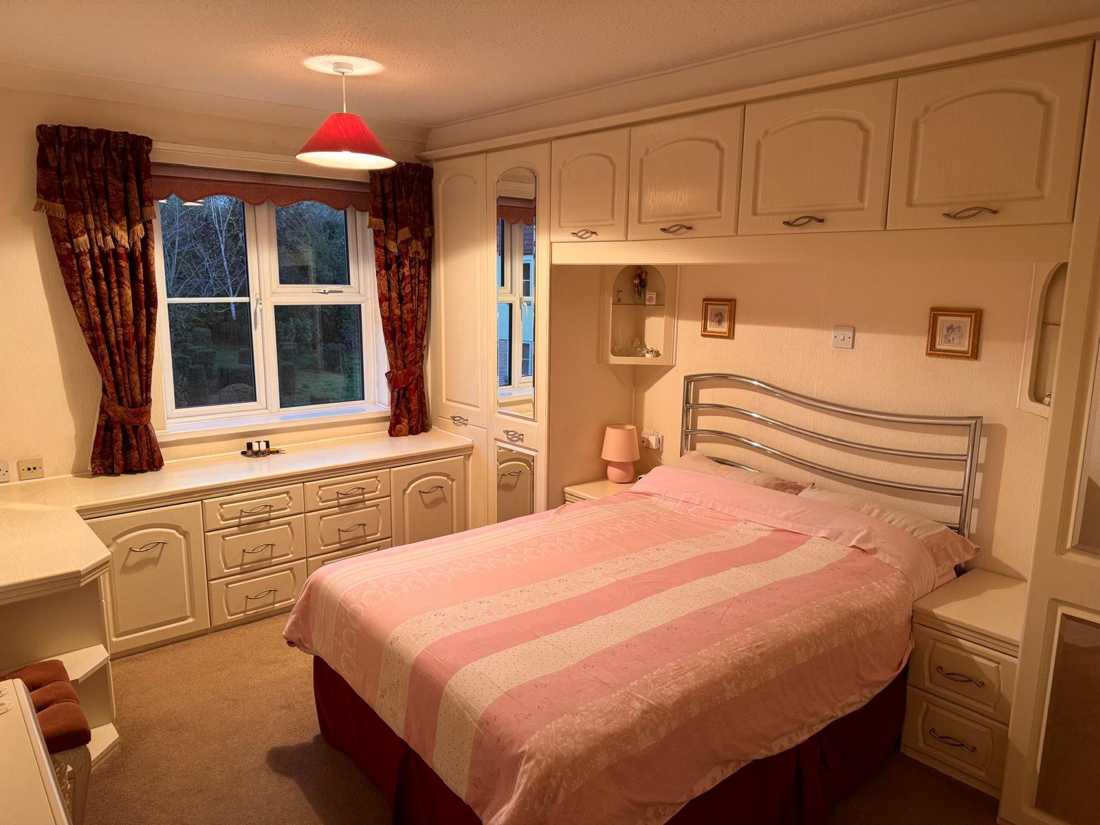 Bedroom 1.jpg
