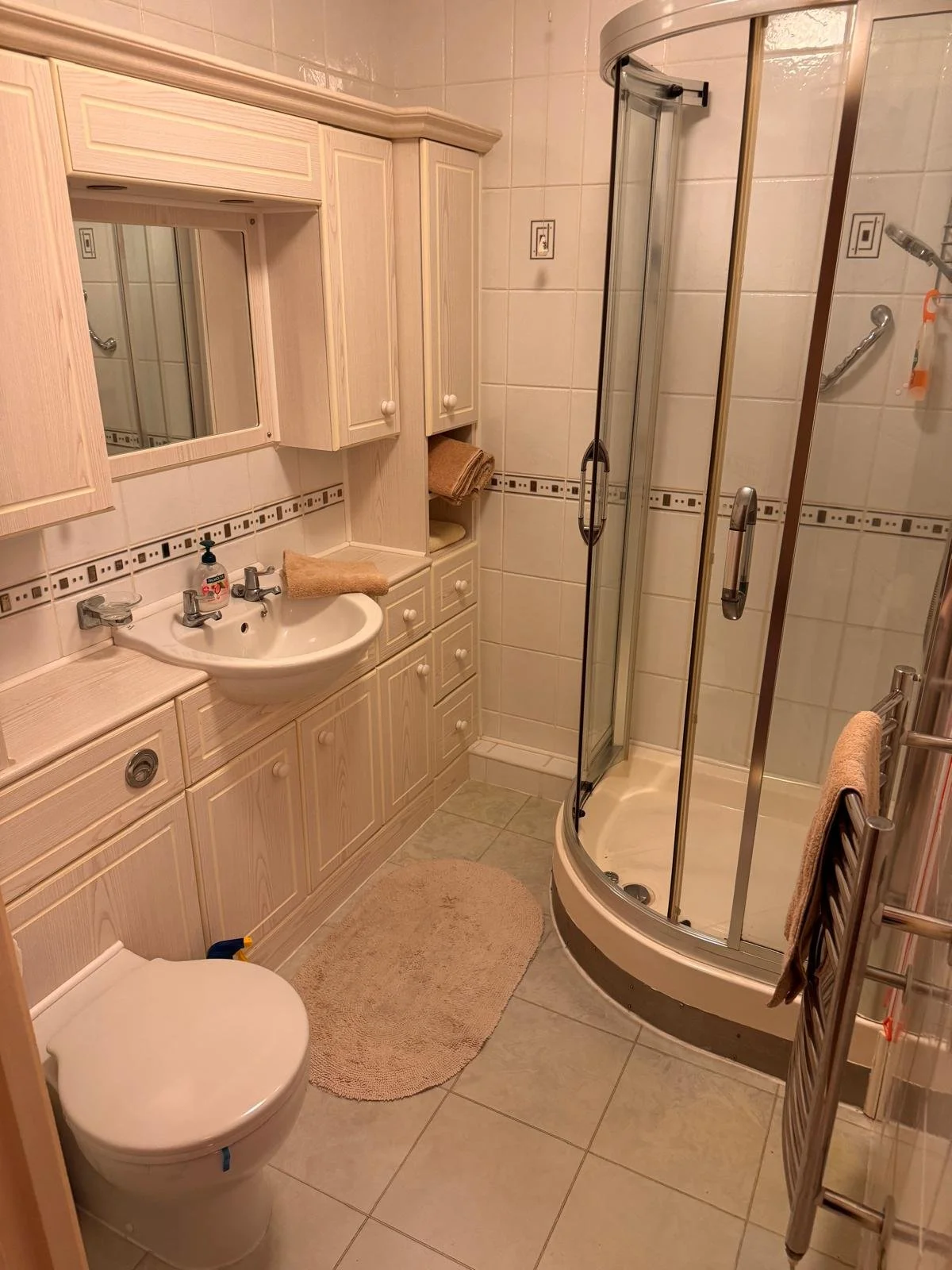 Bathroom 1.jpg