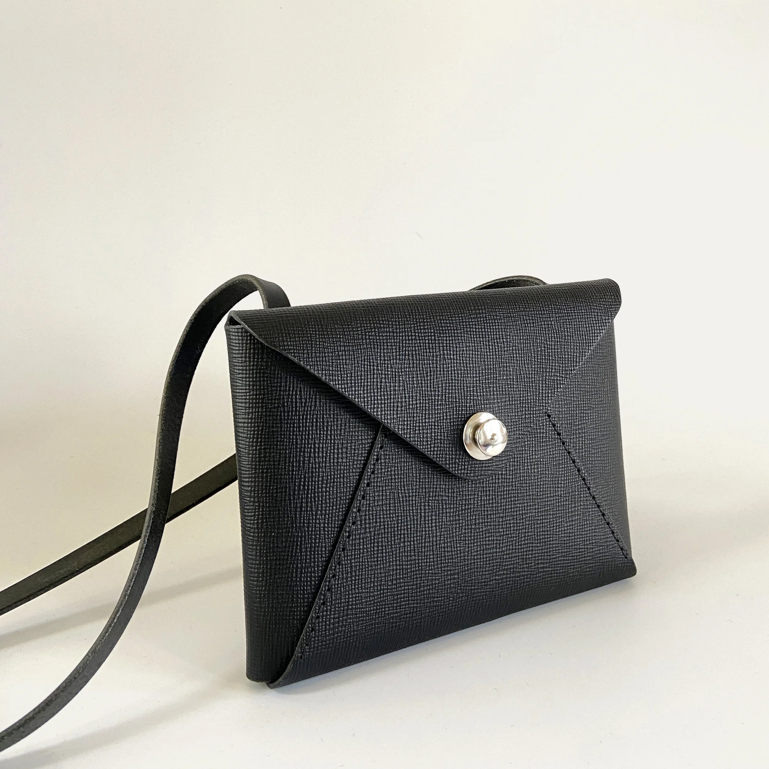 0_EnvelopeBag_Blk SQ.jpg