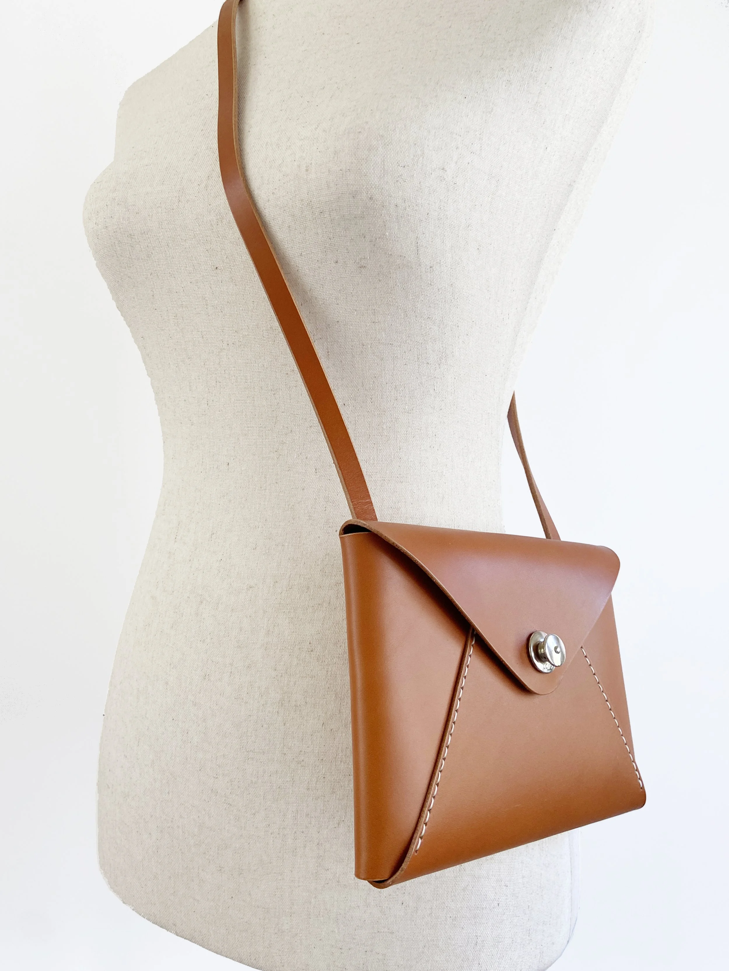 0_EnvelopeBag_Tan_DressForm.JPG