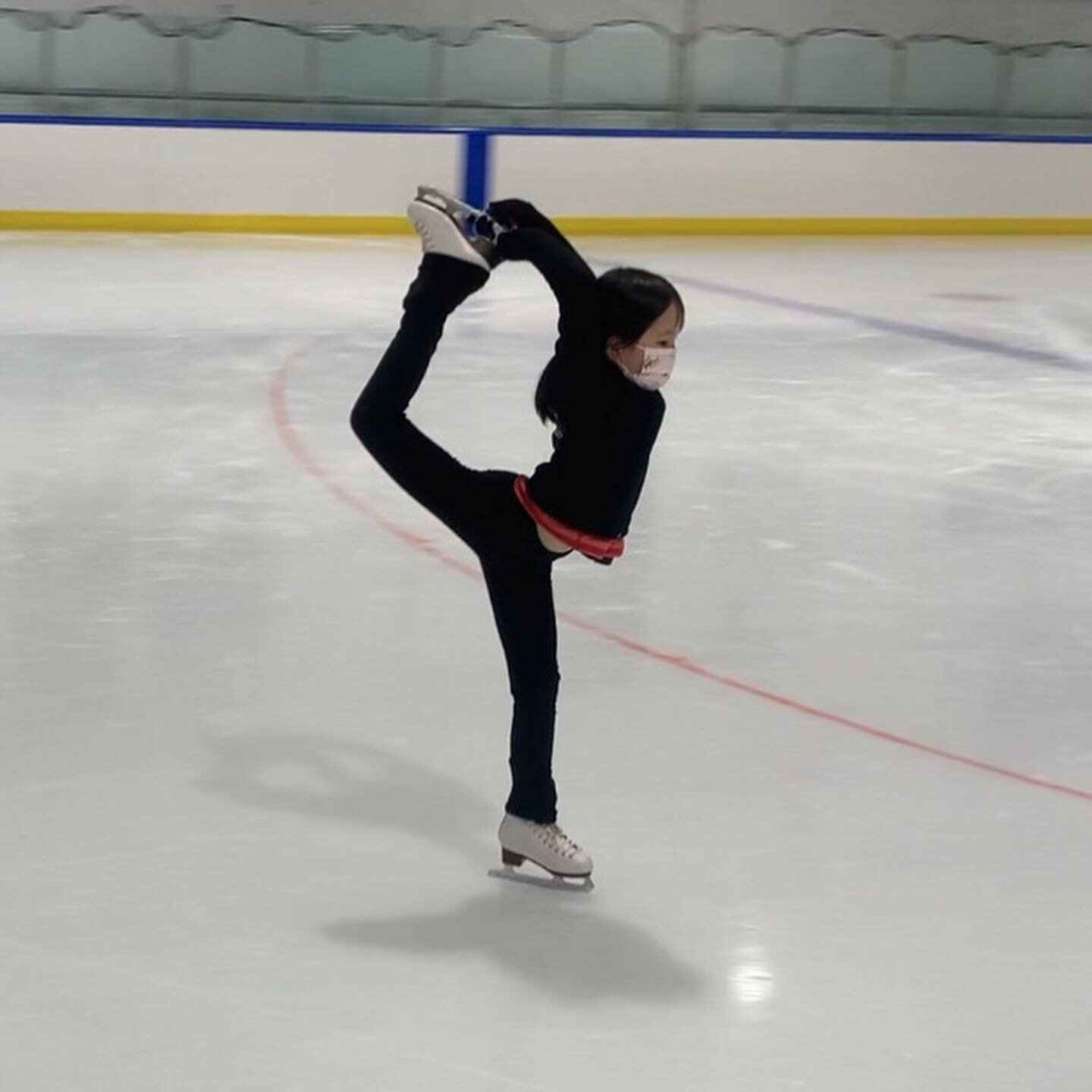 The Session E skaters are preparing their field moves for the upcoming Session E Spring Club Competition - Don&rsquo;t forget to do your stretches!