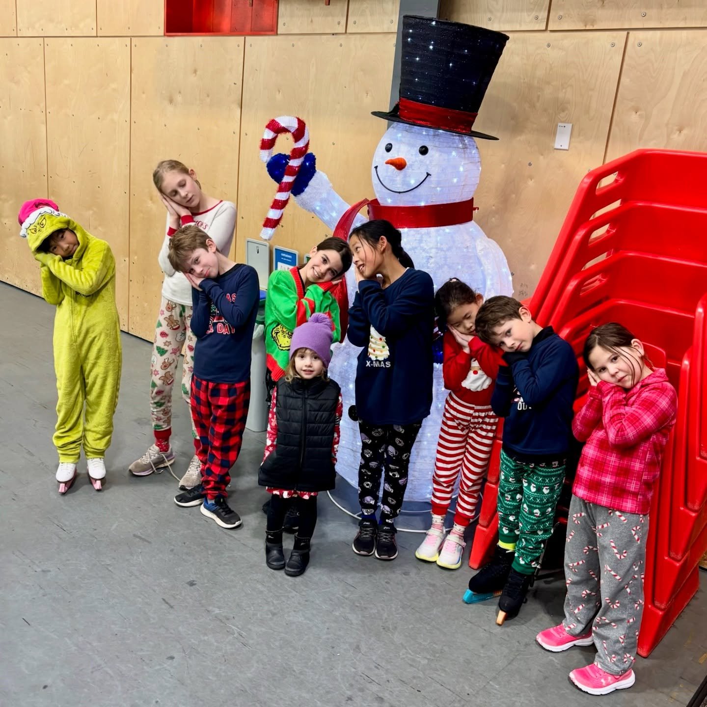 Some days you just want to roll out of bed and leave your PJs on! Monday was Pajama theme day so all our skaters could do just that 😴