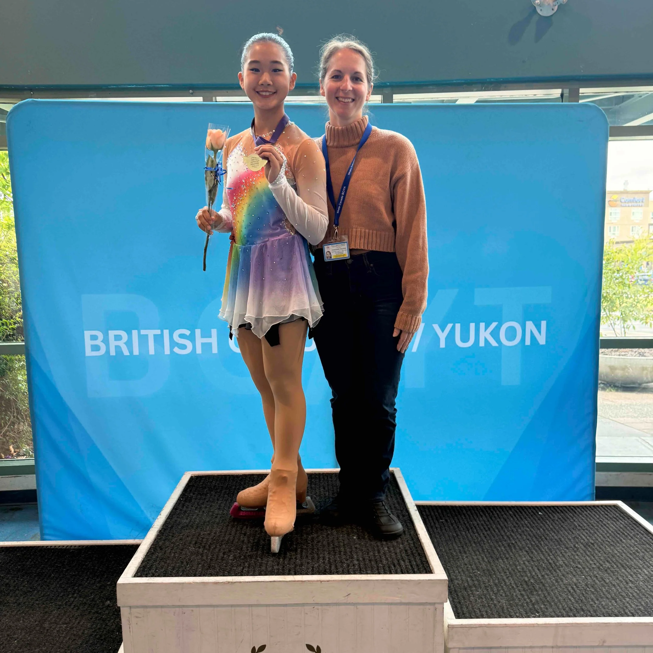 Rika pulling double duty - 2 gold 🥇 in one competition weekend! 🌧️ ☀️ 🌈 She earned a stunning first place finish in Pre-Juvenile U13 🌟 to match her gold in Artistic 🤩