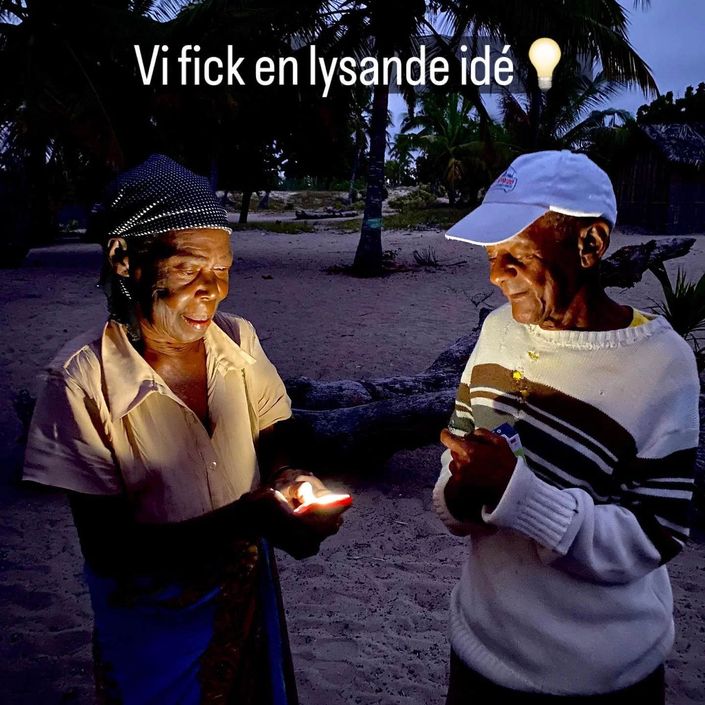 🎄✨ &Aring;rets julklapp, &aring;rets secondhand och v&aring;r tredjehand!
&bull;
&Aring;rets julklapp blev vuxenleksaken allts&aring; leksaker eller samlarf&ouml;rem&aring;l riktade till vuxna, s&aring;som avancerade byggsatser, m&aring;larb&ouml;ck