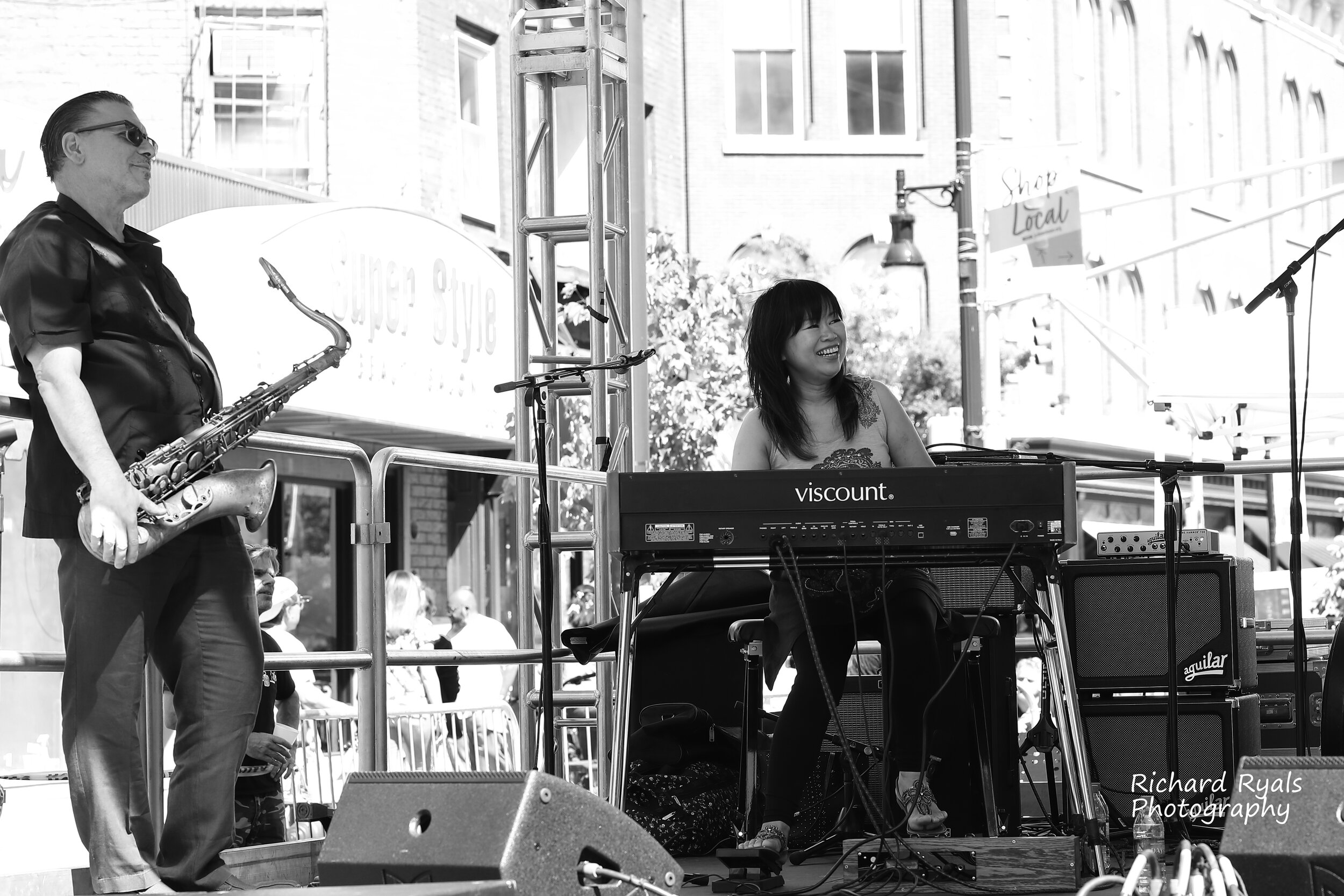 Jerry Weldon, Akiko Tsugura