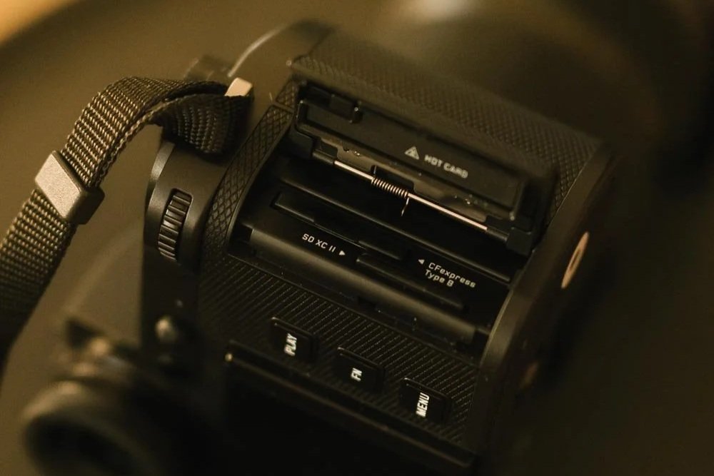 Leica SL 3 P card compartiment
