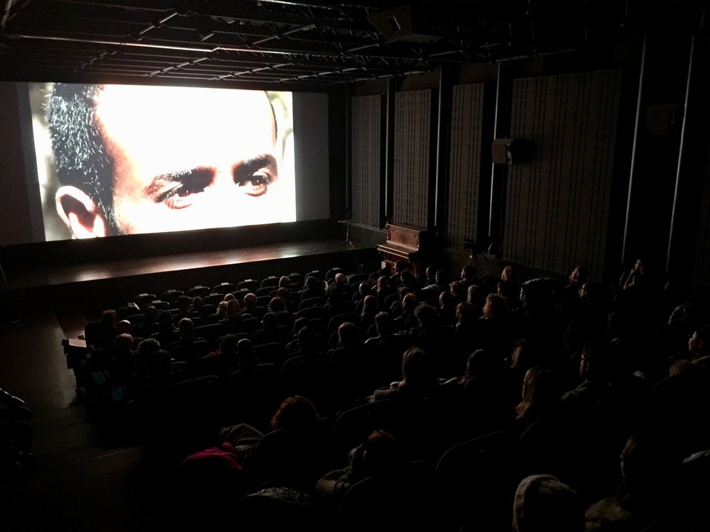 “Our voice, in our way”: narratives produced and edited by migrants screened for an audience 