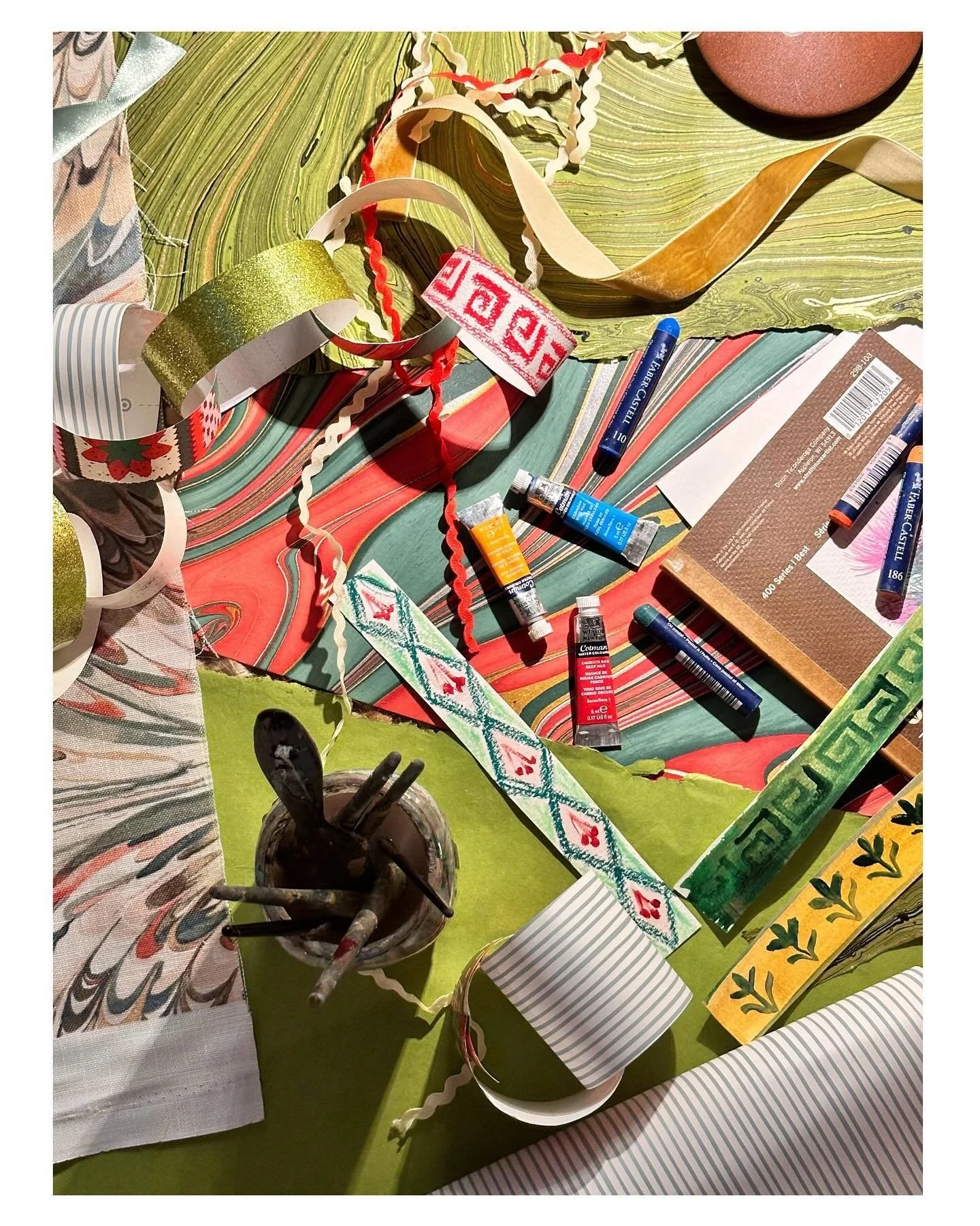 My kind of (Greek) key chain 🖍️ 
-
Veryyyy exciting announcement dropping this week 🤍 Stay tuned for a very special ( &amp; sweet) Christmas collaboration!!!