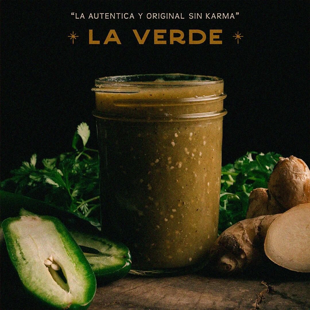 SALSA VERDE 🟢 - CL&Aacute;SICA Y &Uacute;NICA -
This salsa is definitely a favorite, so simple yet it instantly adds a hit of flavor drizzled over pretty much anything. Tangy, slight spicy, bright and refreshing 🤤

WHAT'S YOUR FAVORITE SALSA? 

#pl