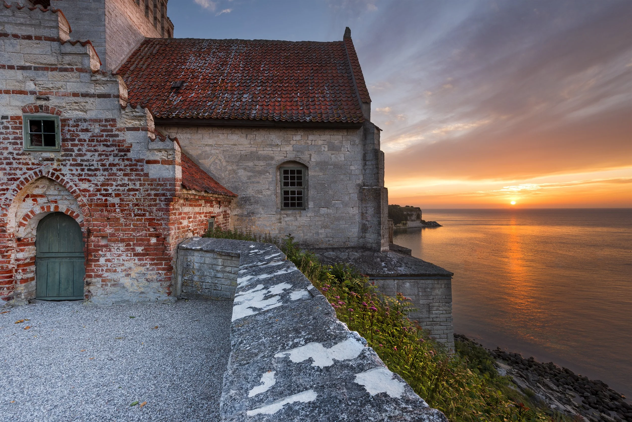 Kirken på kanten 2500.jpg