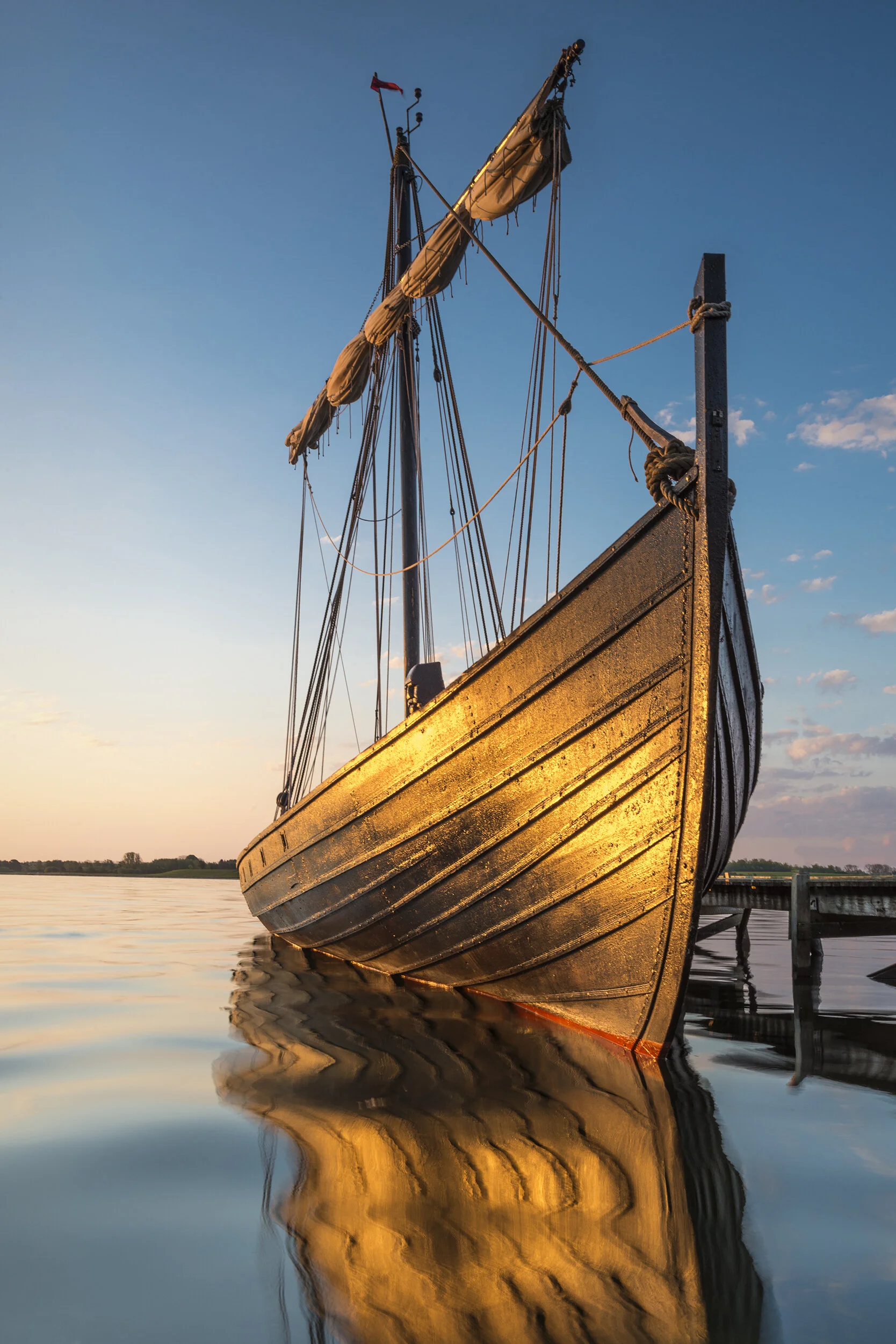 Gylden vikingeskib 2500.jpg