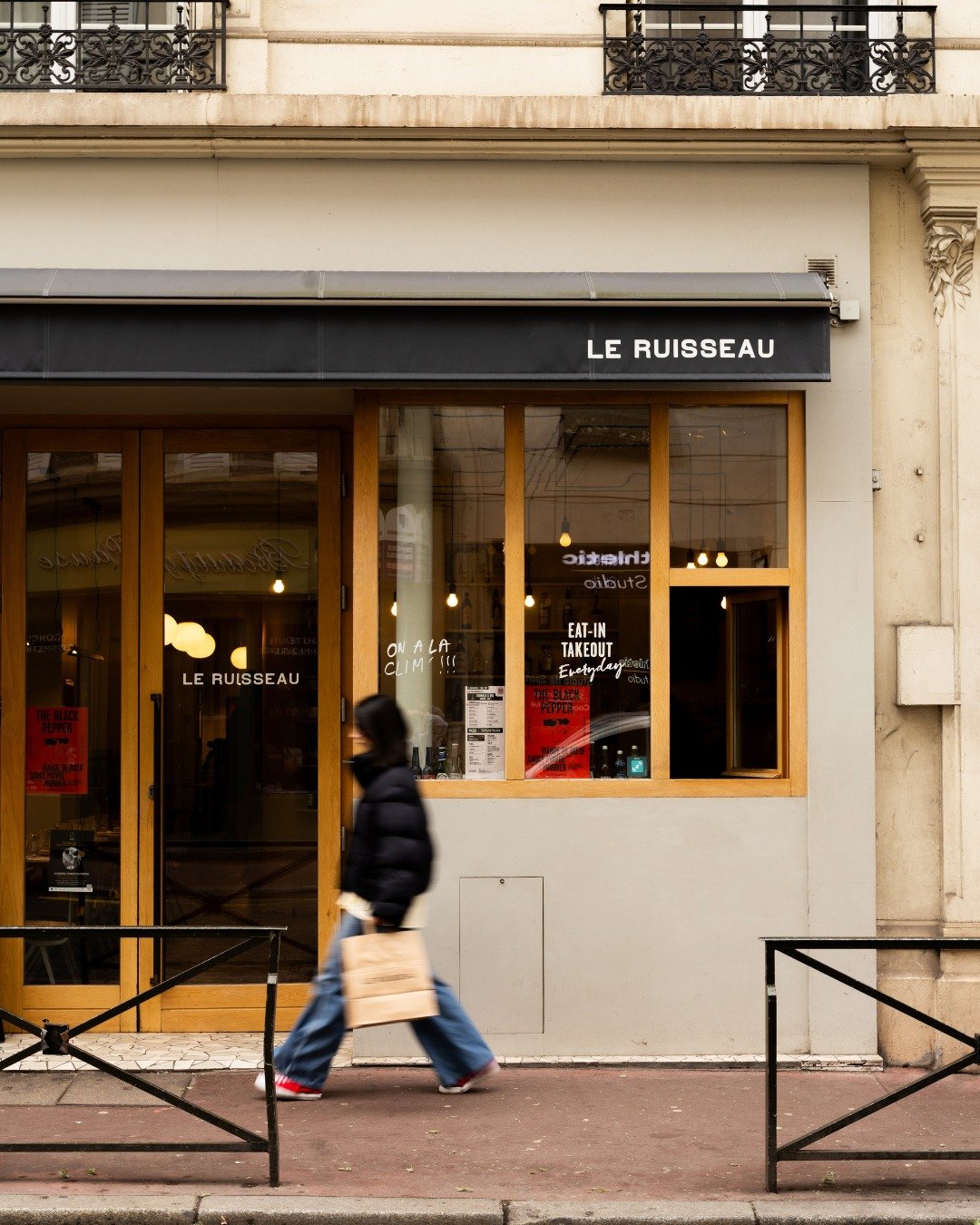 Take away ou click and collect : ton burger t&rsquo;attend !
Commandez, r&eacute;cup&eacute;rez, enjoy!