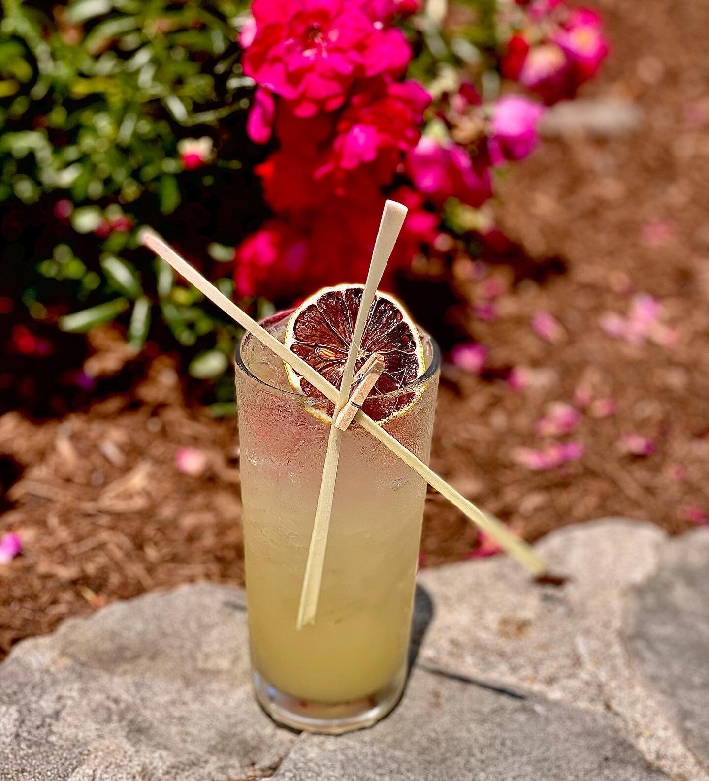 Beat the heat with our new summer cocktail, the Lemongrass Highball. 
Vodka | Lemongrass | Citrus Oleo 
Topped with sparkling wine. 🌾🍊
#stoneacre #newportri #theclassiccoast