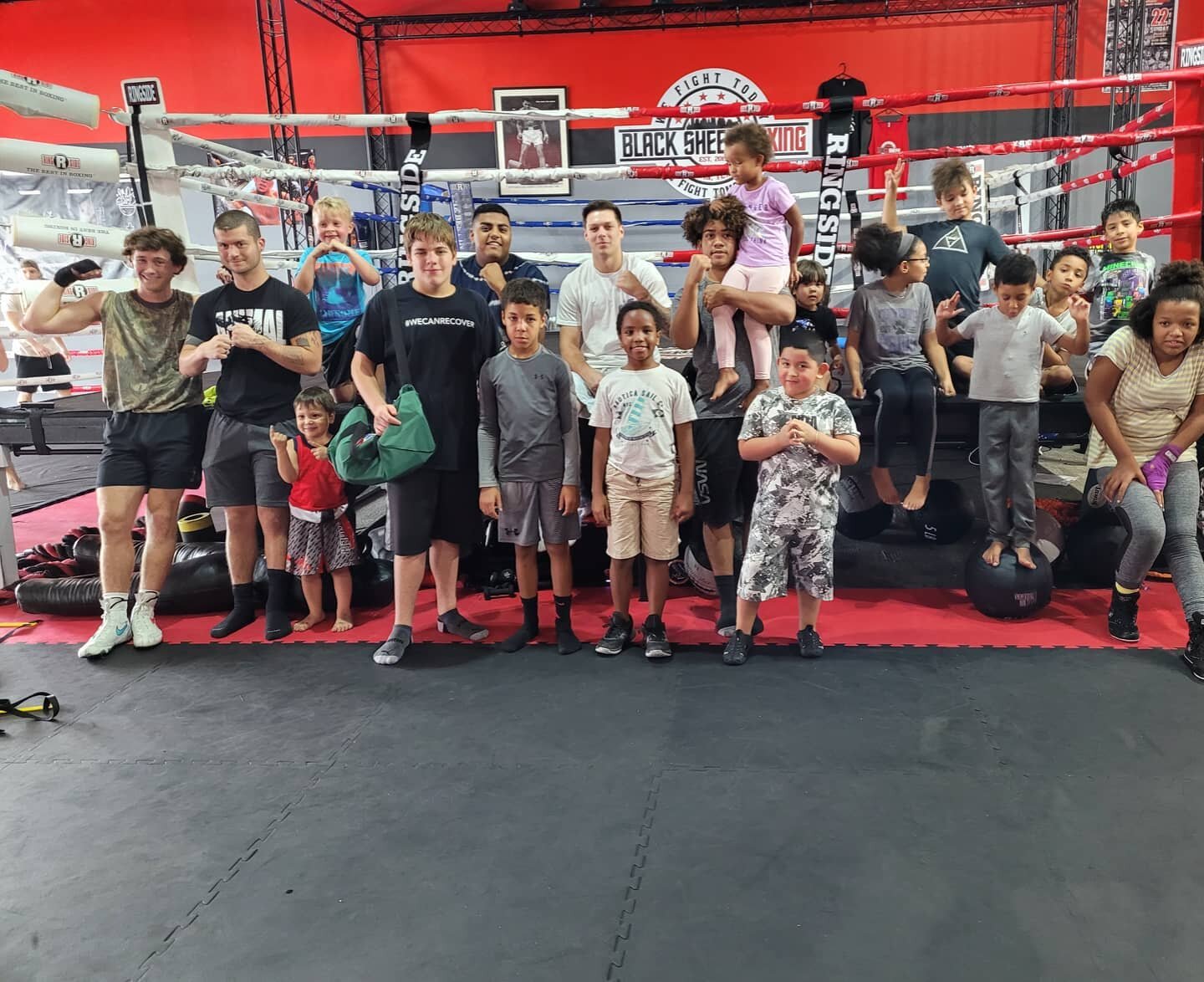 🥊TODAY KIDS BOXING &amp; MUAY THAI 🥊
 4:45pm to 5:45pm first class is free! 
 
Come be apart of the family 👊

#kids #KidsThatBox #LittleWarriorProgram #inspire #NewHealthyHabbits