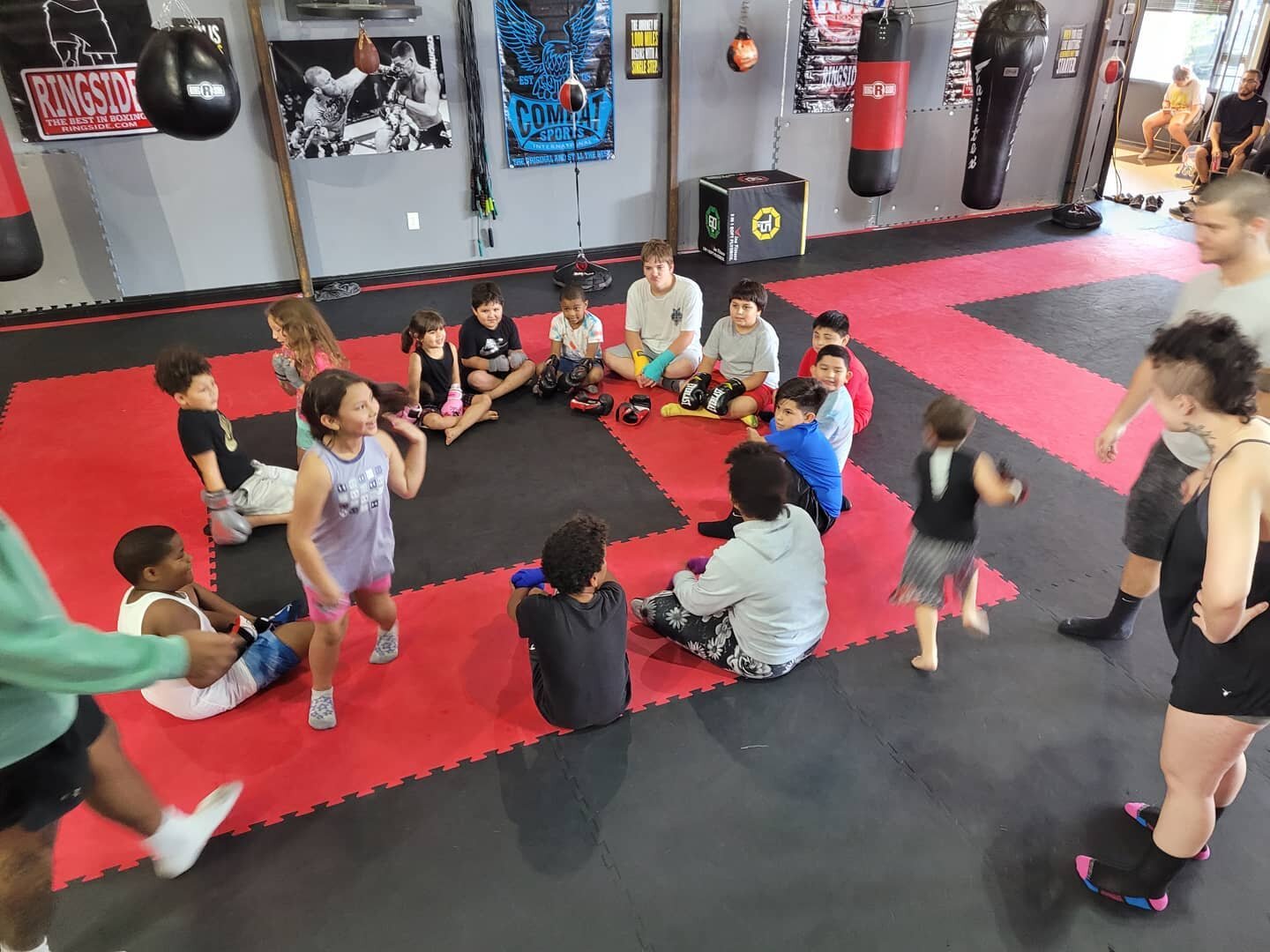 🦆🐥🦆🐥 Playing duck duck goose with the little warriors at the end of our training session. 

🎯Come in and join our Boxing &amp; Muay Thai kids class 4 days a week. 

Tuesday and Thursday 4:45pm to 5:45pm 
  Saturday and Sunday 10am to 11am 

#kid