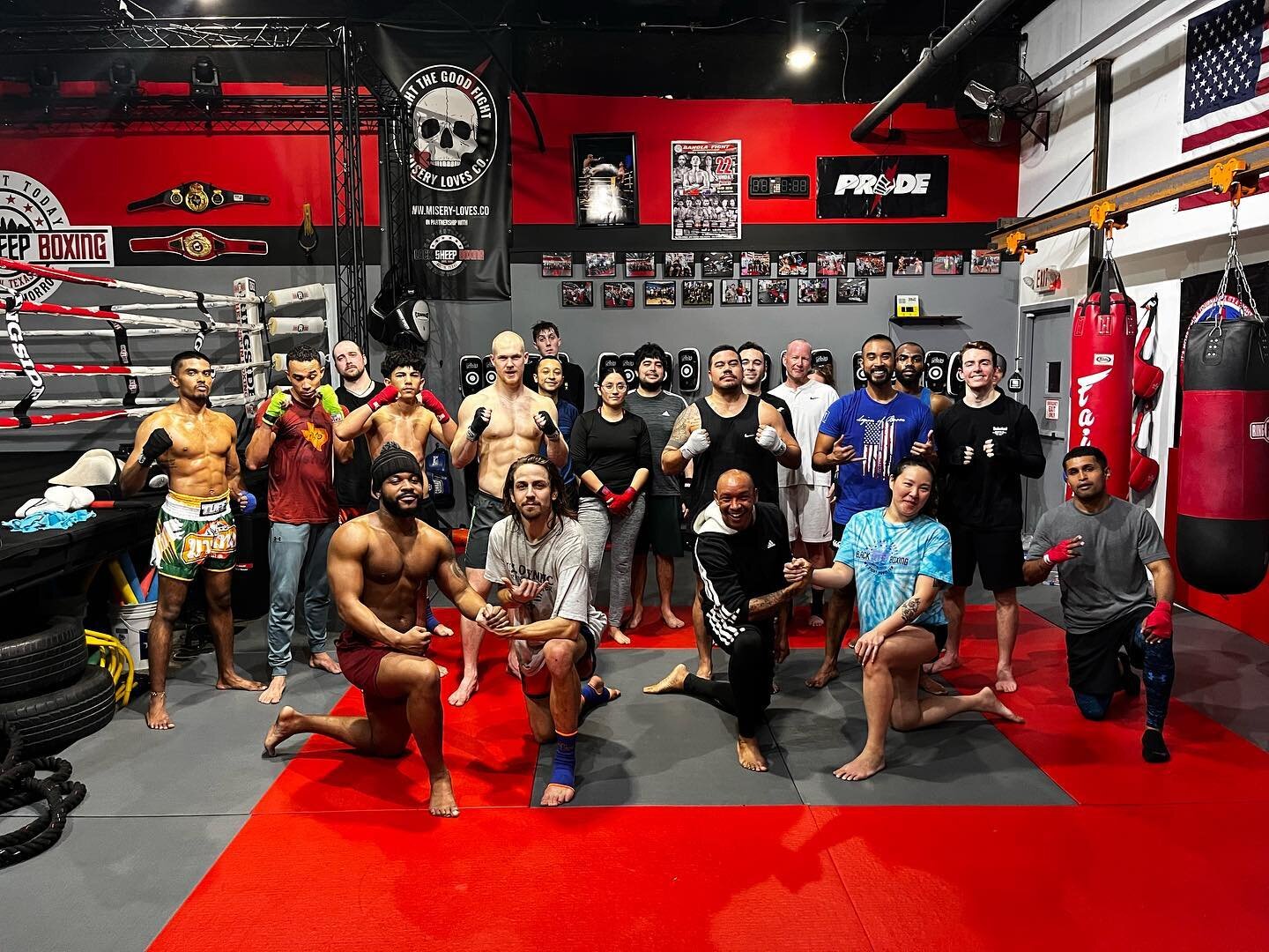 Great Muay Thai class tonight with the legend himself @bloomshine! 

Muay Thai 5 times a week! 

Shoot us a direct message for more info! 

#boxing #punch #family #fitness #competition #love #gring #work #red #black #gray #boxinggym #atxboxing #austi