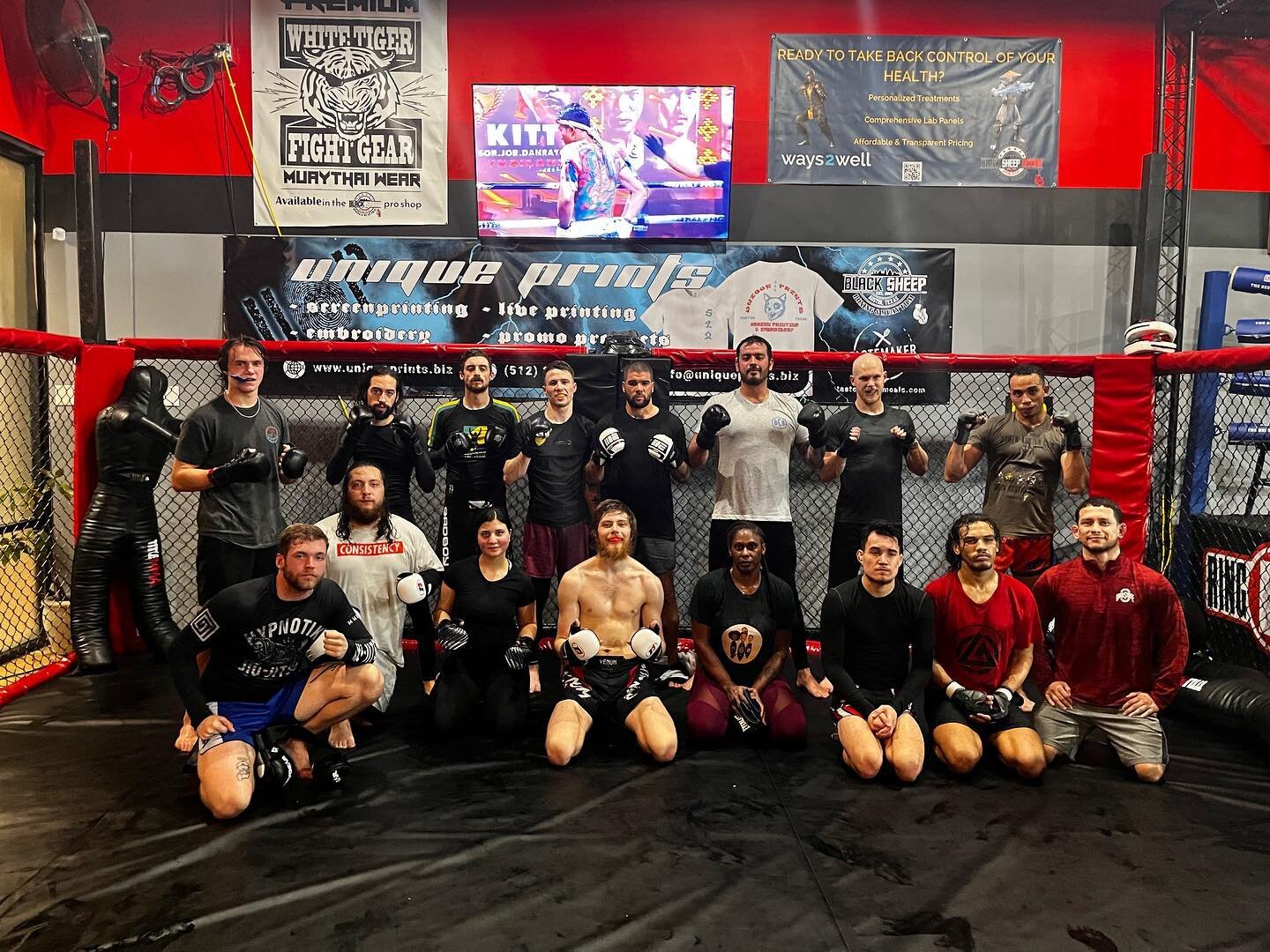 MMA class is growing 💥

@djaime1208 &amp; @the_badmon run MMA classes 5 days a week! 

Hit us up for more details 👊

📸 @_willythekid_95 

#boxing  #MMA #punch #family #fitness #competition #love #gring #work #red #black #gray #boxinggym #atxboxing