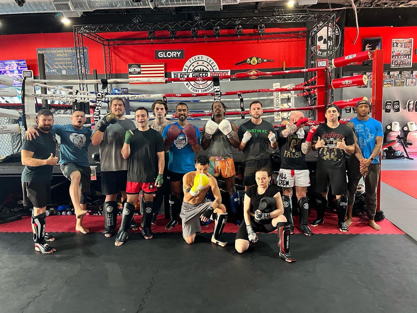 NOON Muay Thai with @cade_goofysob every Monday and Wednesday at 12pm to 1Pm👊
 @the_thai_box 

Soon we will have a Friday lunch class. 🥊

Shoot us a DM for any further question or info. 💥

#MuayThai  #punch #family #fitness #competition #love #gri