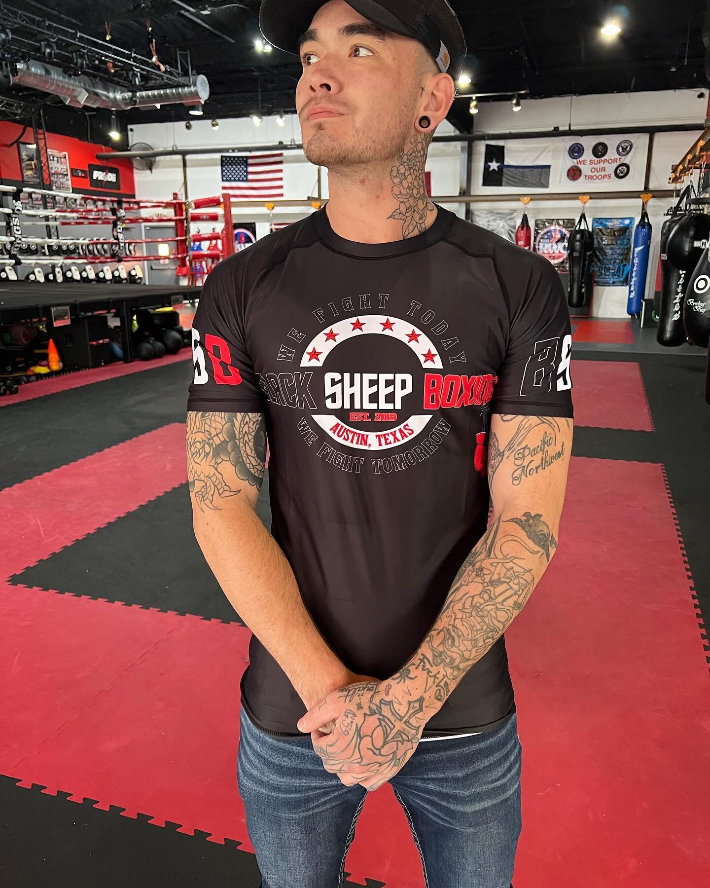 New rashguards are in! 

Only a limited supply so stop in the pro shop and grab yours today.💥 

Thanks to our friends over at @10paustin for producing one bad ass product. 👊

#boxing #rashguards #family #fitness #competition #love #gring #work #red