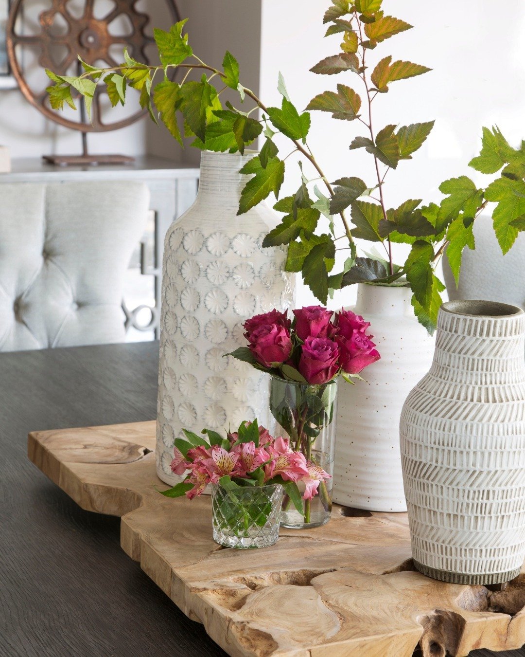 Embrace the beauty of spring with a stunning tablescape - snip a few cuttings from your yard and layer blooms from the grocery store. 

Add an unexpected element, like this fabulous wood tray, for bonus points 💫💫

Tap that heart if you&rsquo;ll giv