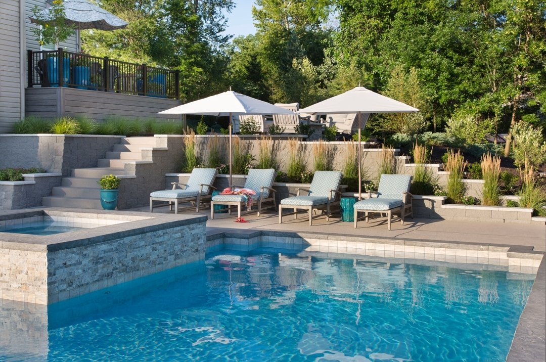 This looks like the perfect place to kick off the weekend☀️☀️☀️. Outdoor entertaining season has arrived in full force.  Are you chilling poolside with a cocktail in hand? ​​​​​​​​
.​​​​​​​​
.​​​​​​​​
.​​​​​​​​
.​​​​​​​​
#austindesigner #outdoorlivin