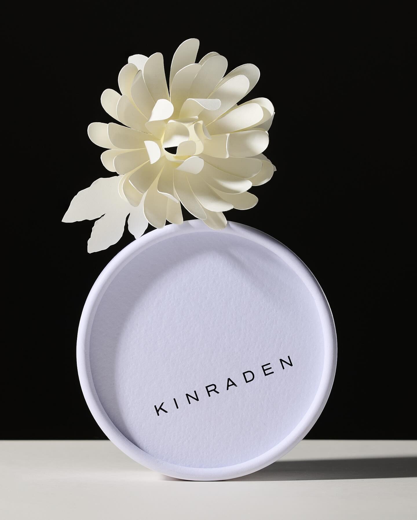 A bespoke paper flower for the kind people in Tokyo, who will visit Kinraden&rsquo;s pop-up in Isetan Shinjuku. On February 23rd it&rsquo;s the Japanese emperor&rsquo;s birthday - hence my interpretation of the emperial flower, the chrysantemum and t