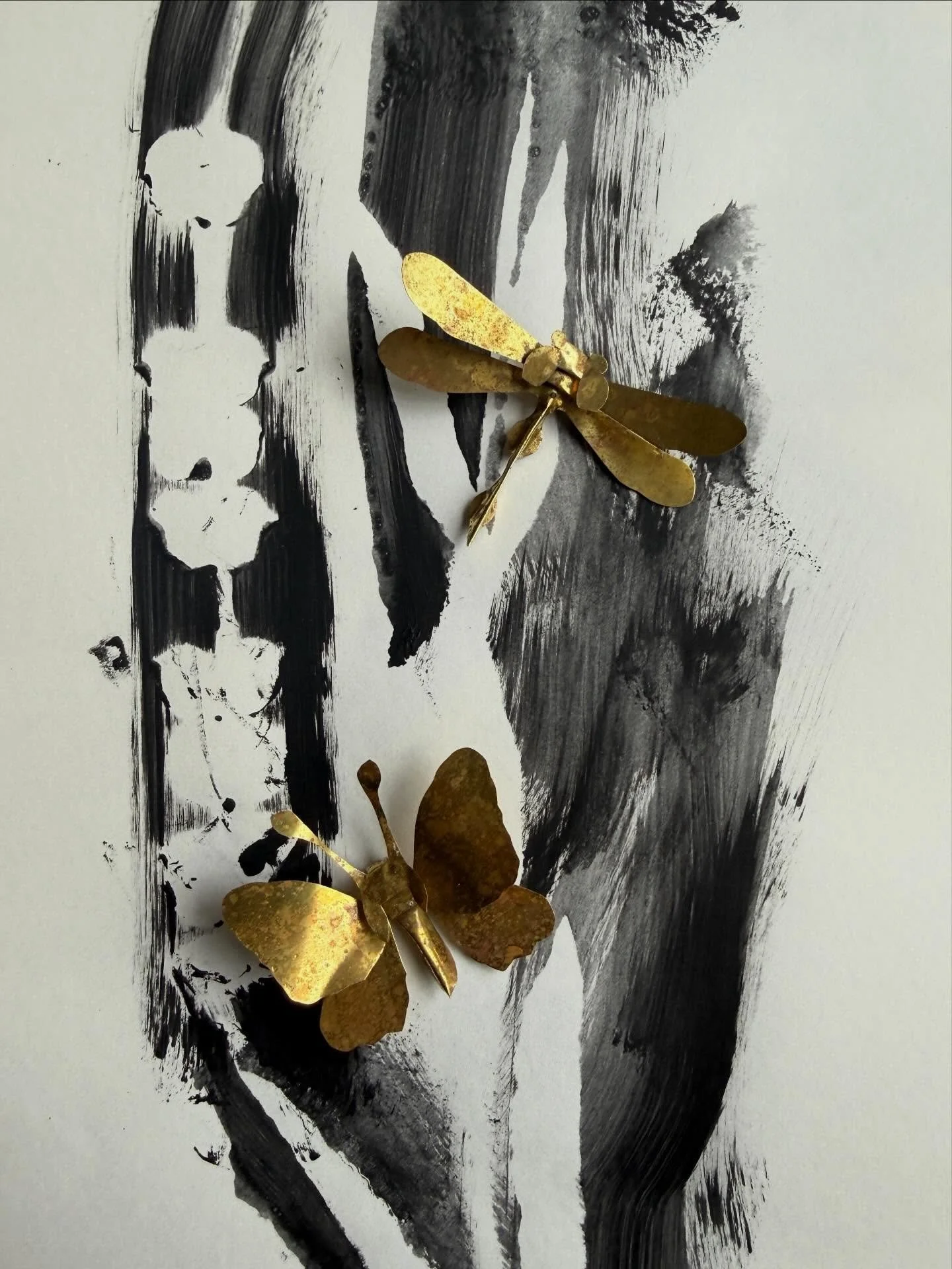 Snart rejser jeg til Japan for at m&oslash;des med Nicolai Bergmann i @nicolaibergmann_hakonegardens  hvor Nicolai har brugt mine insekter i sine smukke blomsterarrangementer. Det er et fantastisk sjovt og sp&aelig;ndende samarbejde og n&aring;r jeg 