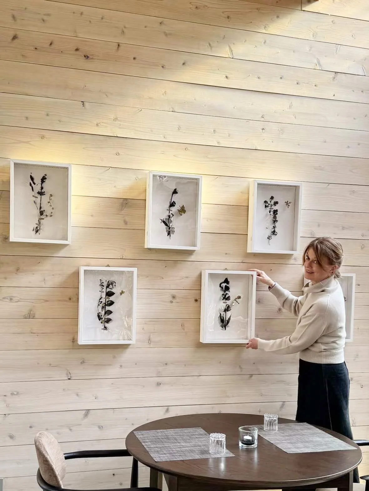 15 v&aelig;rker komponeret over temaet naturfantasi. Om l&aelig;ngslen efter blomstens duft, om de  pressede, sj&aelig;ldne, planter gemt - og glemt - i tykke  b&oslash;ger, om vinterens kulde og for&aring;rets komme, om det smukke, det sarte, det fo