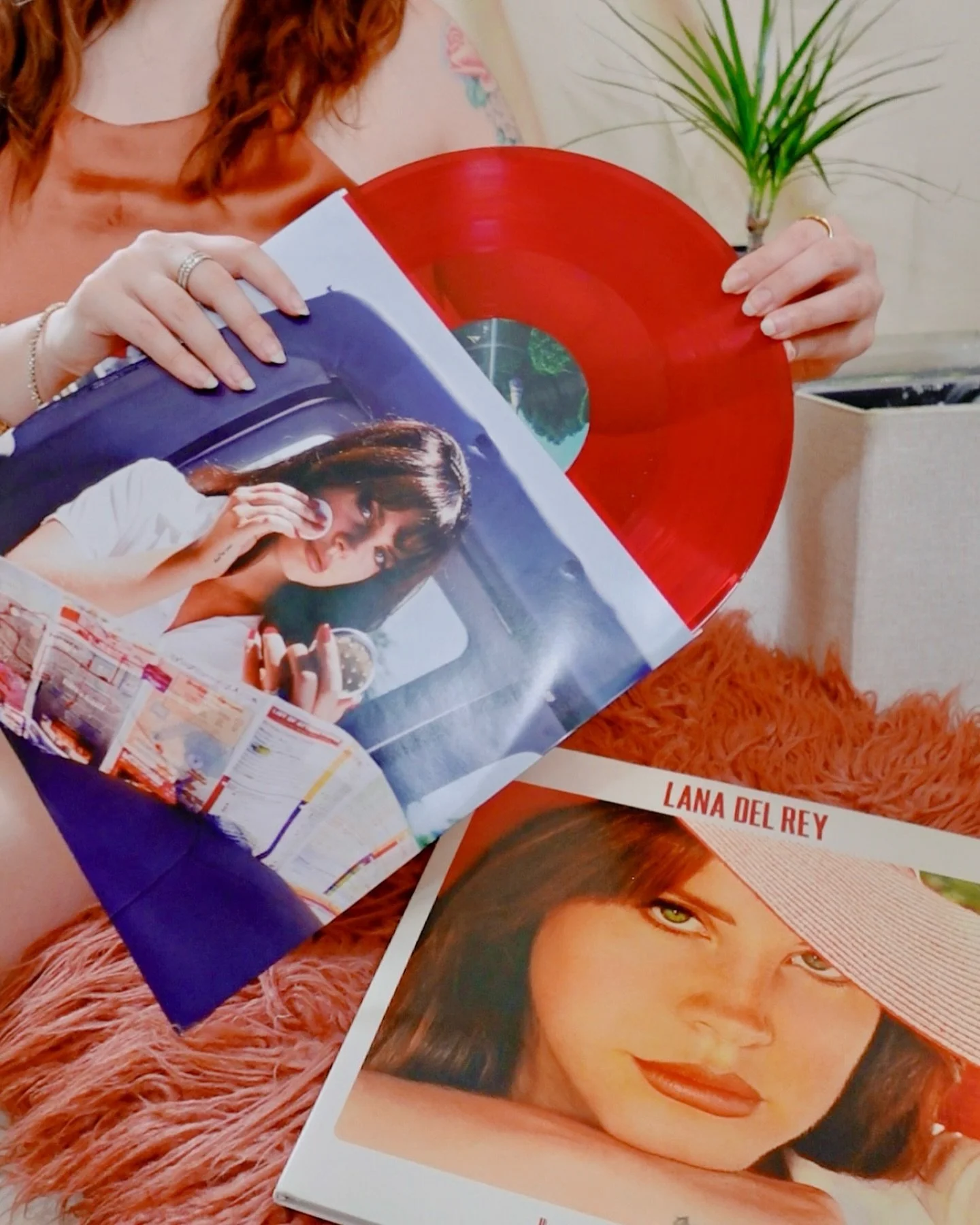 Is this my favorite Lana album? No. 🙂&zwj;&harr;️ Am I obsessed with color vinyl and alternate art? Yes. 🙂&zwj;↕️

#vinylart #lanadelrey #redvinyl