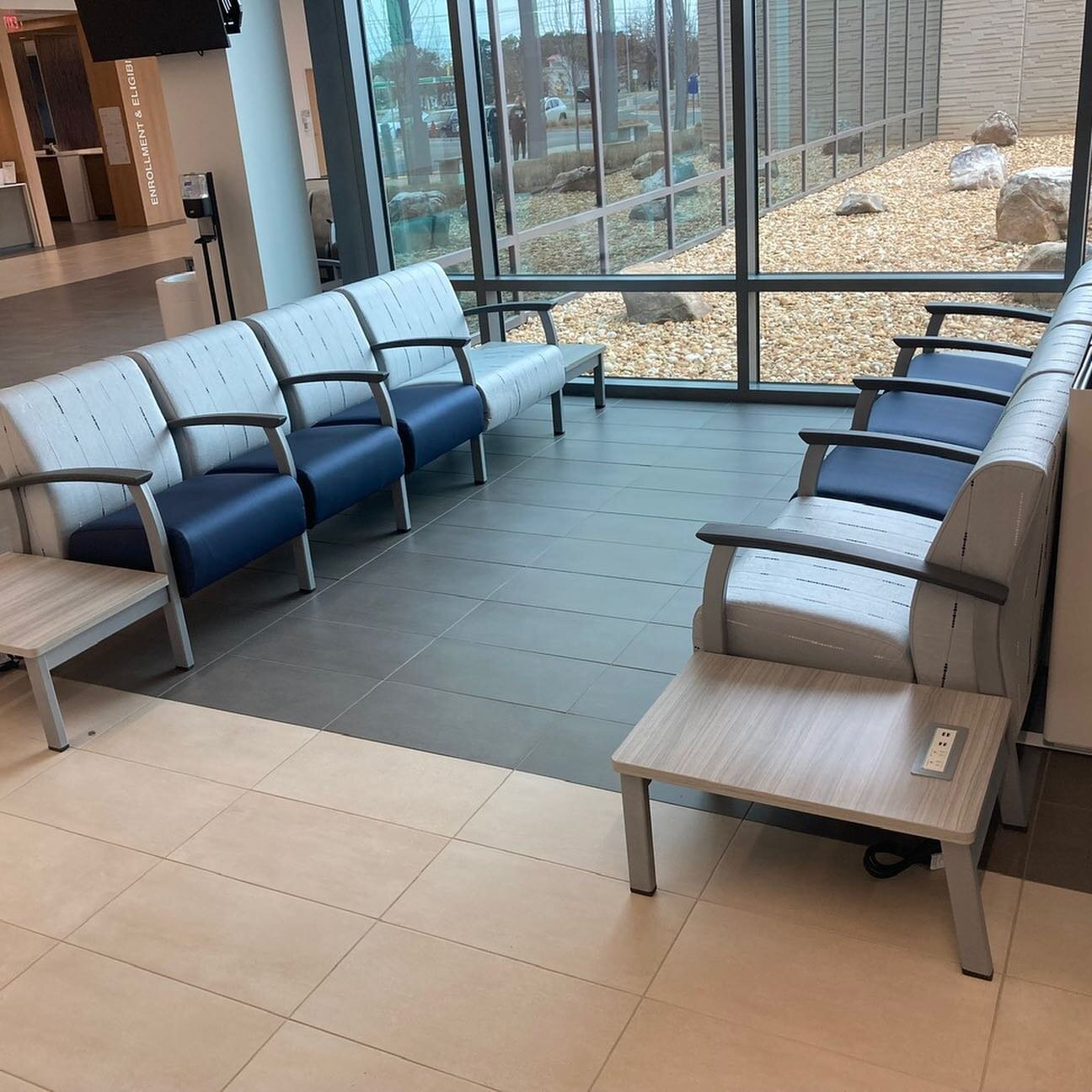 Our Atlanta crew working to get these waiting areas ready to go for our client. 💺💪 #installedbysynergy #atlanta #ATL #georgia #office #officespace #elevatingworkspaces #synergy #synergyinstallation #furnitureinstallation #furniture #install