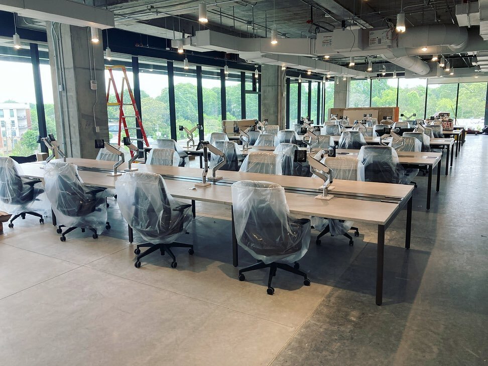 New workspace loading&hellip; 💻 Thank you for a great installation Georgia Team!  #ATL #atlanta #office #officefurniture #elevatingworkspaces #synergy #installedbysynergy #furnitureinstallation