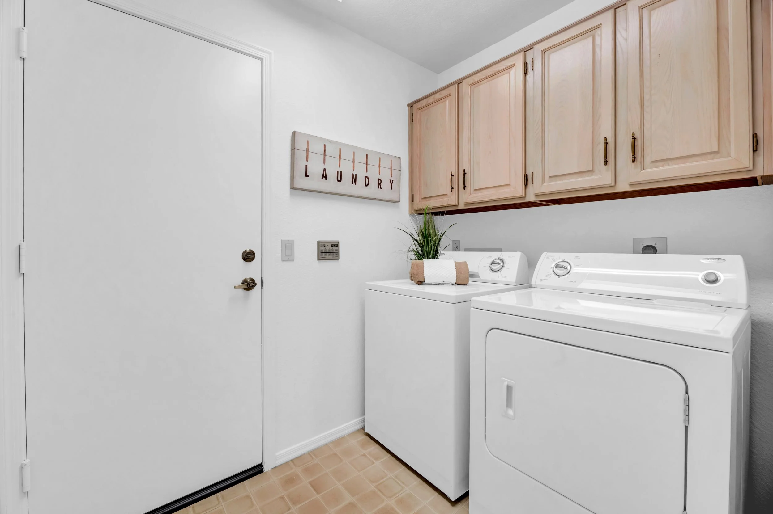 24-print-9411 W Kerry Ln-24.jpg