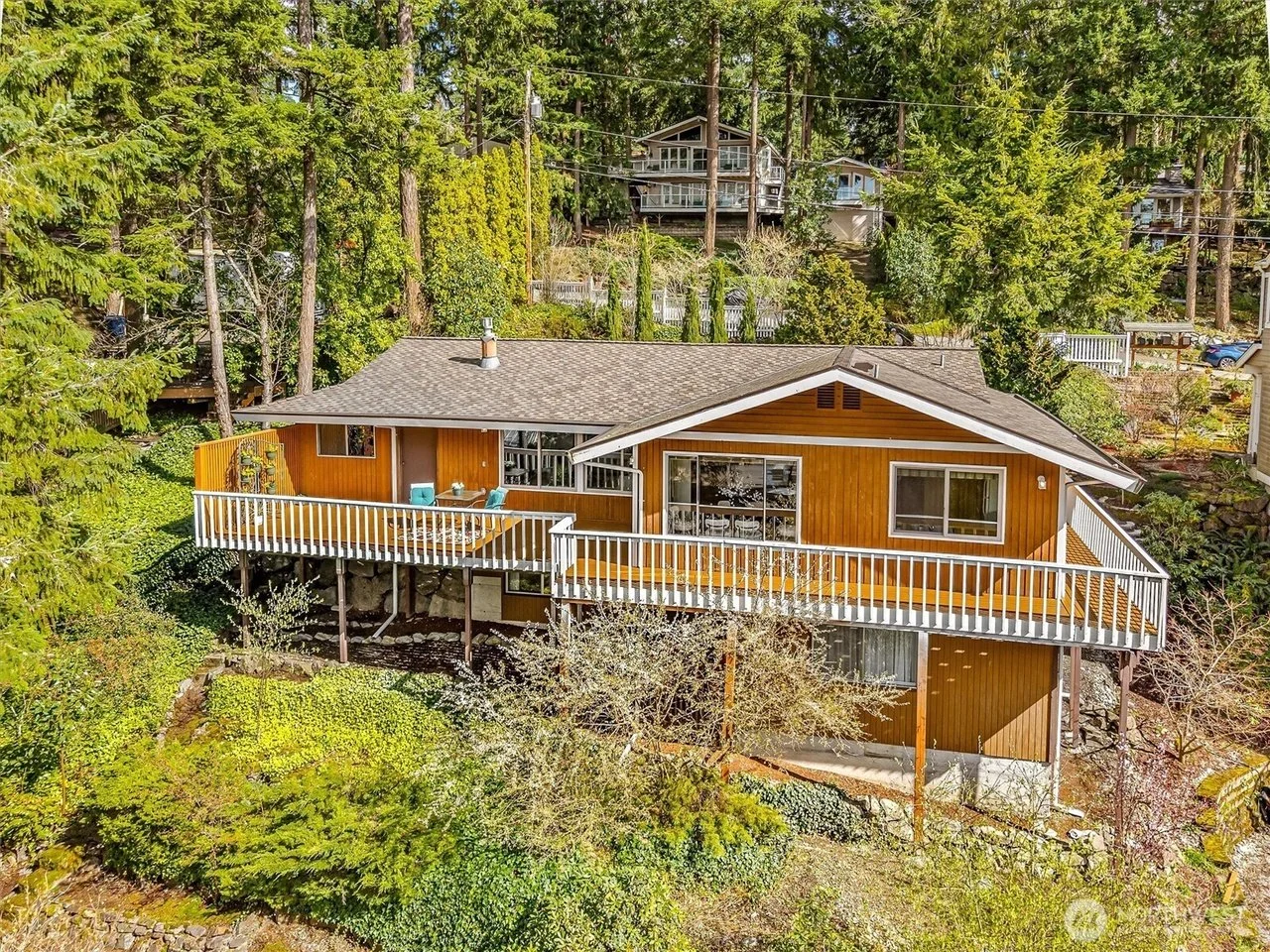 Sammamish  | List Price $1,089,950 | Sold Price $1,095,000