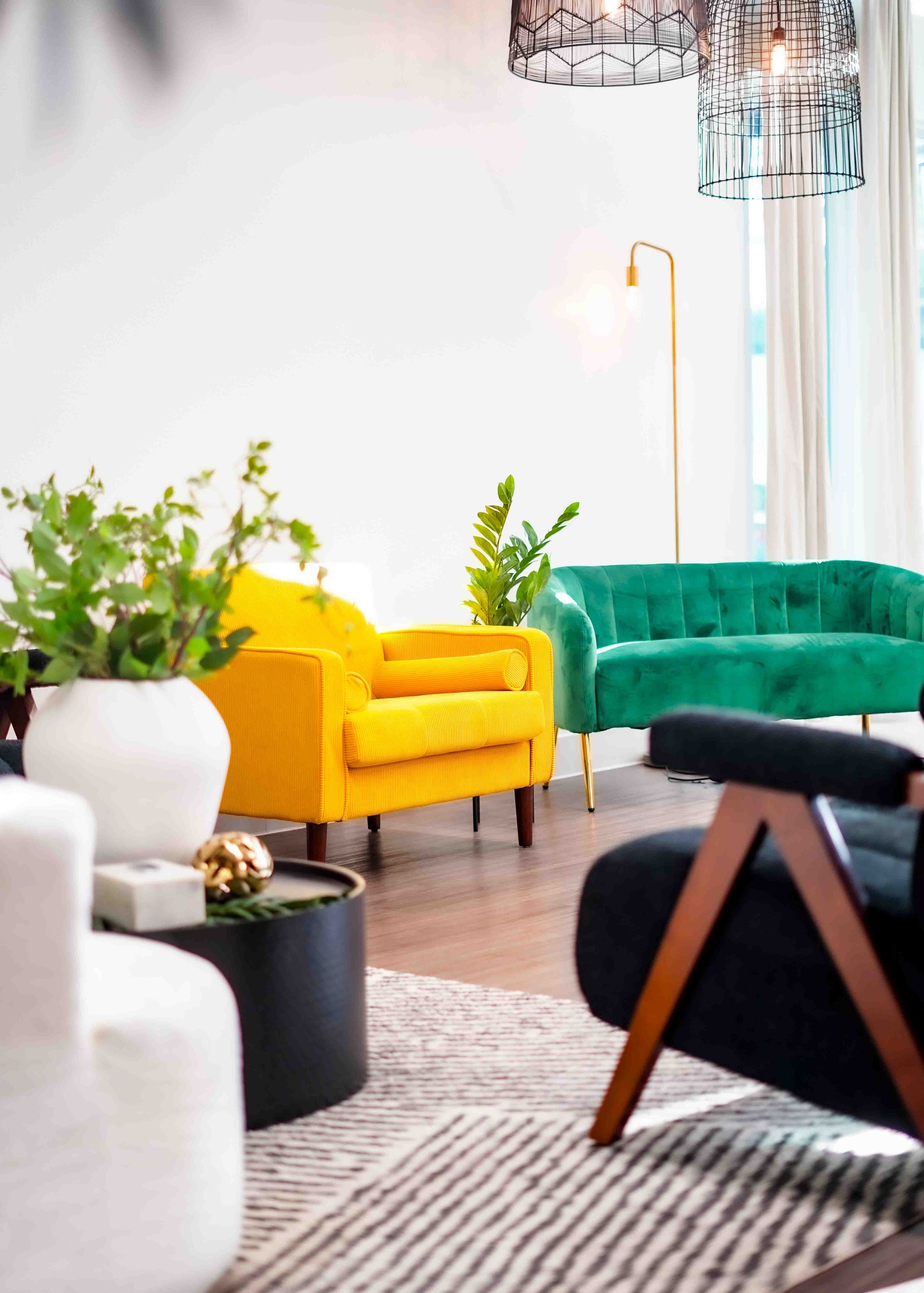 Our Dallas Photography studio is a Natural light photography studio in North Dallas with a white wall setup available for rent near Farmers Branch and Plano. Our modern photography studio located in North Dallas, is available for rent for photographe