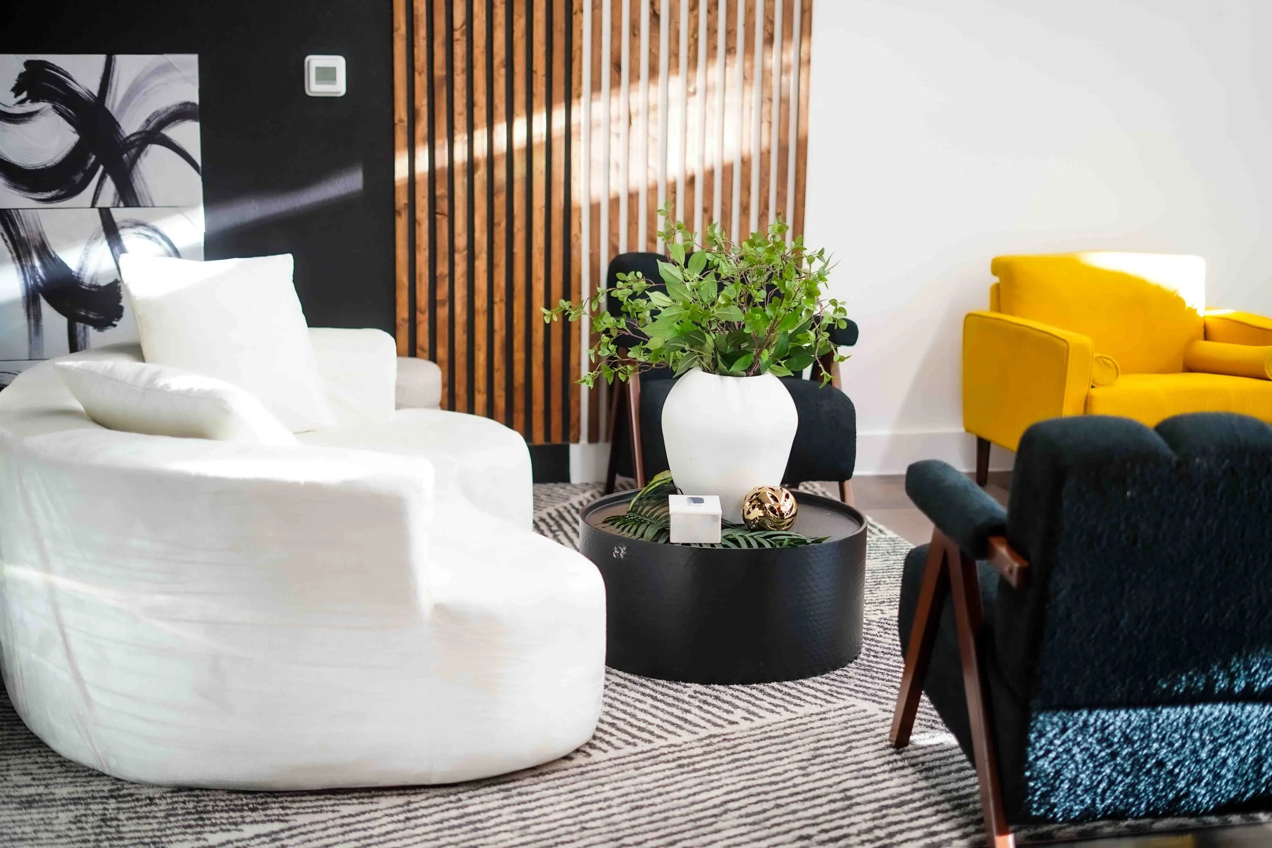 Our Dallas Photography studio is a Natural light photography studio in North Dallas with a white wall setup available for rent near Farmers Branch and Plano. Our modern photography studio located in North Dallas, is available for rent for photographe