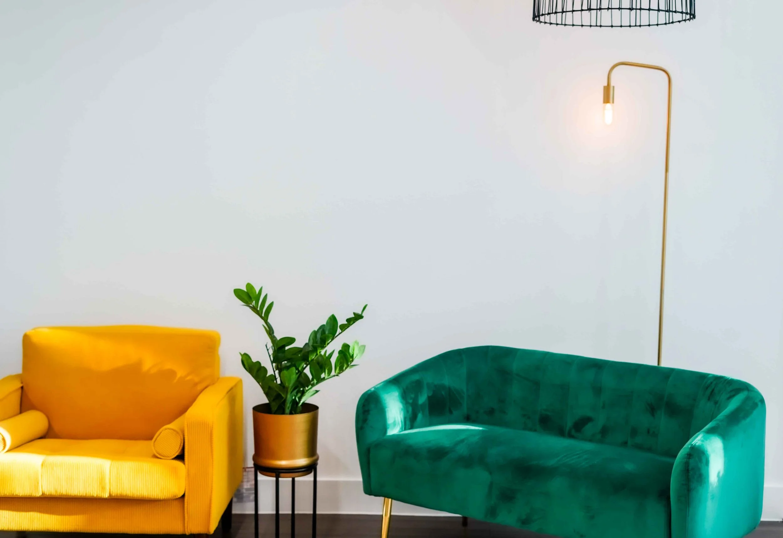 Our Dallas Photography studio is a Natural light photography studio in North Dallas with a white wall setup available for rent near Farmers Branch and Plano. Our modern photography studio located in North Dallas, is available for rent for photographe