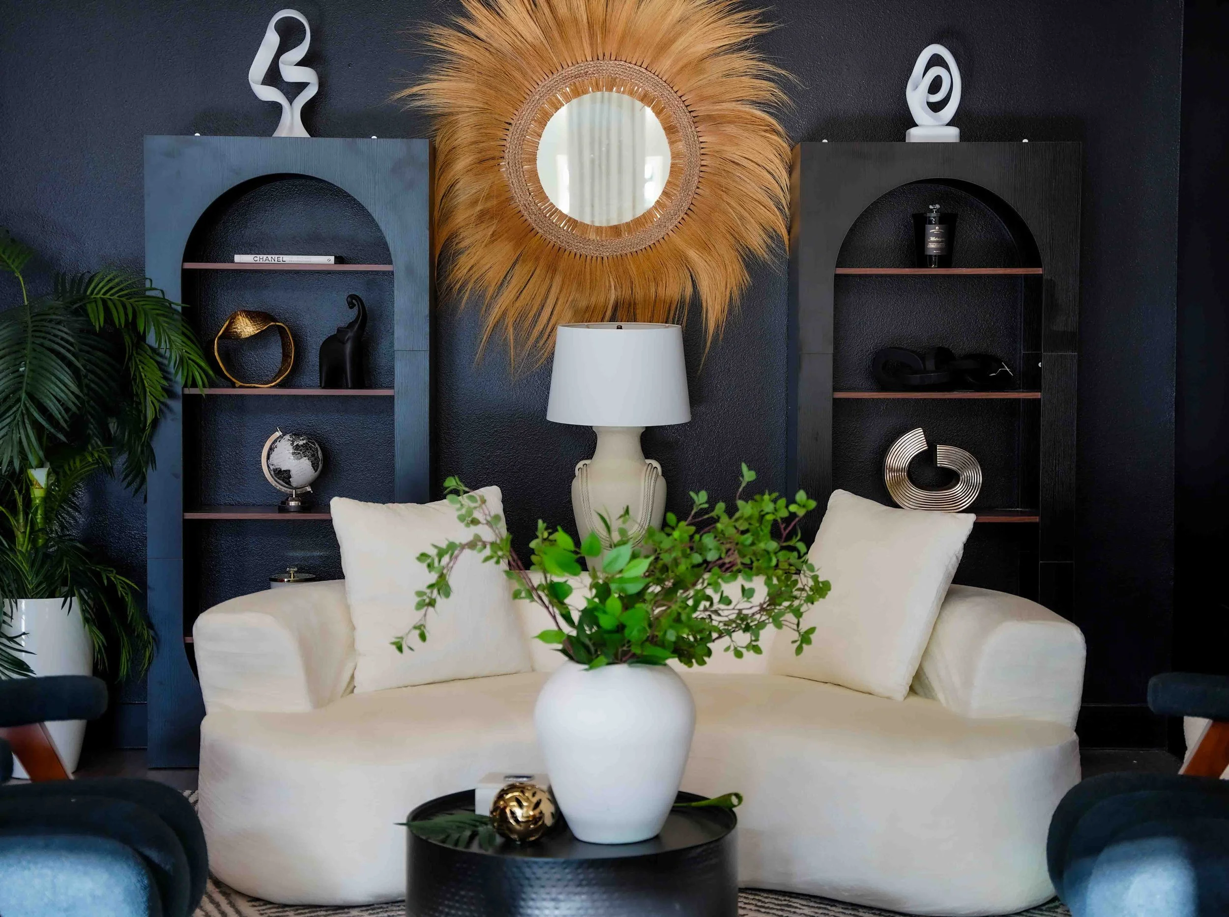 Our Dallas Photography studio is a Natural light photography studio in North Dallas with a white wall setup available for rent near Farmers Branch and Plano. Our modern photography studio located in North Dallas, is available for rent for photographe