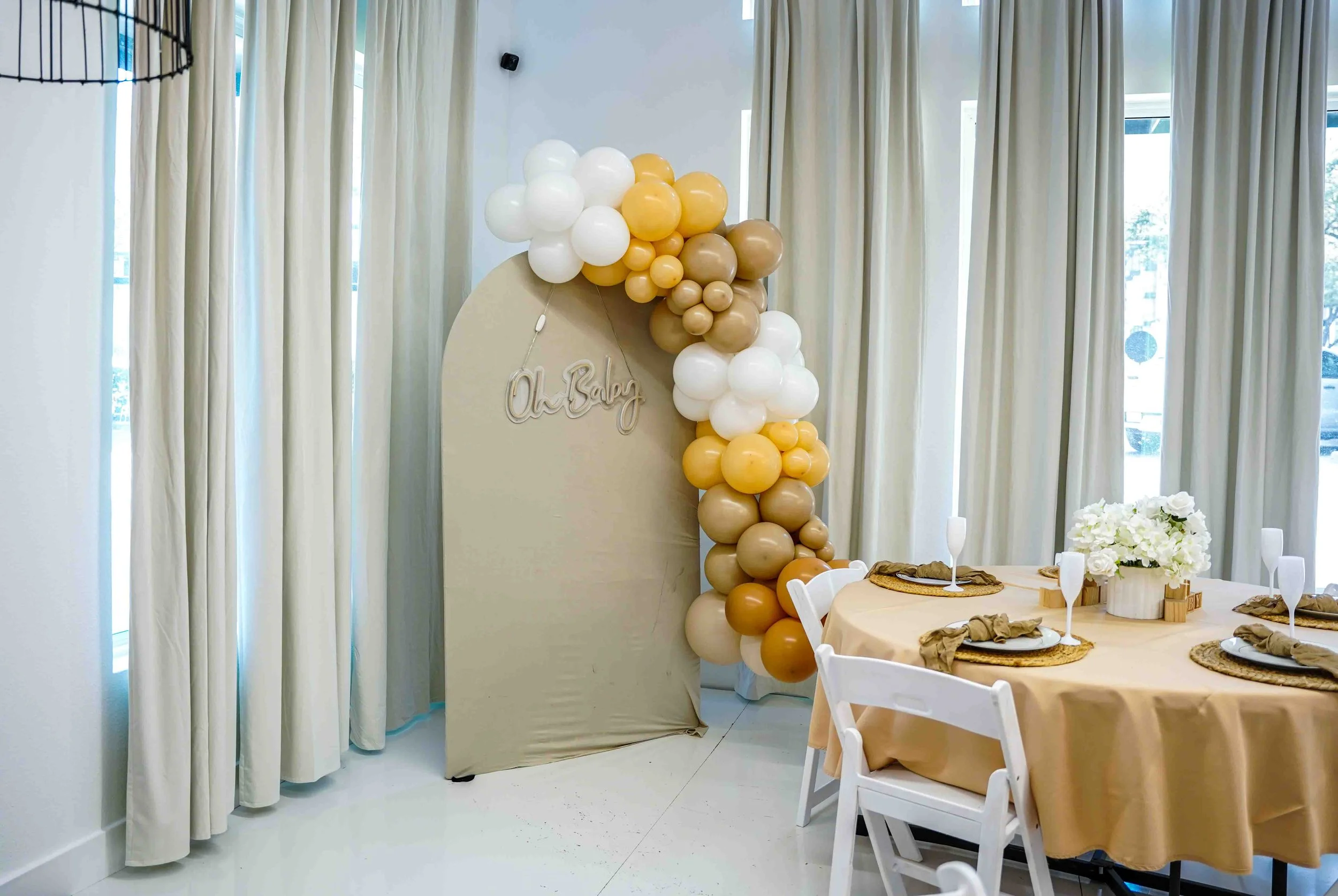 Intimate event venue in North Dallas with table setup for small gatherings and celebrations near Farmers Branch and Plano. This image showcases our modern event venue located in North Dallas, available for rent for intimate gatherings and celebration