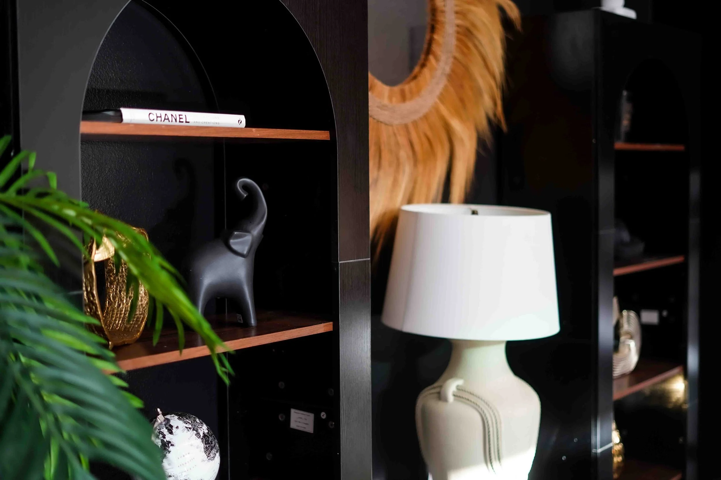 Our Dallas Photography studio is a Natural light photography studio in North Dallas with a white wall setup available for rent near Farmers Branch and Plano. Our modern photography studio located in North Dallas, is available for rent for photographe