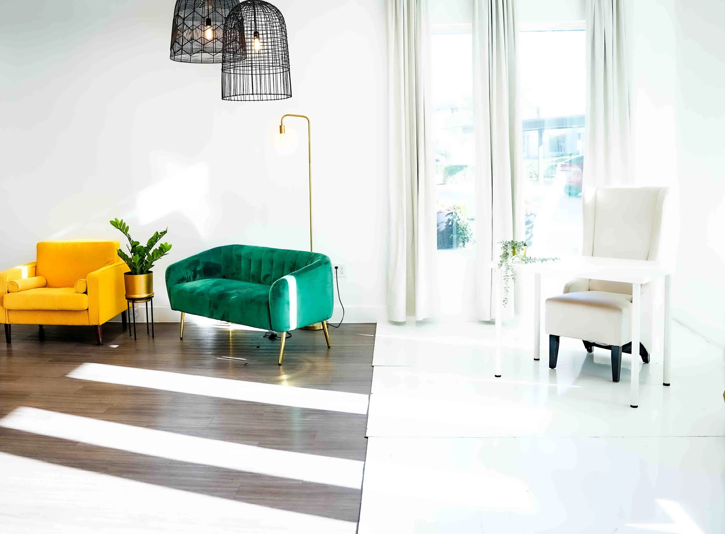 Our Dallas Photography studio is a Natural light photography studio in North Dallas with a white wall setup available for rent near Farmers Branch and Plano. Our modern photography studio located in North Dallas, is available for rent for photographe