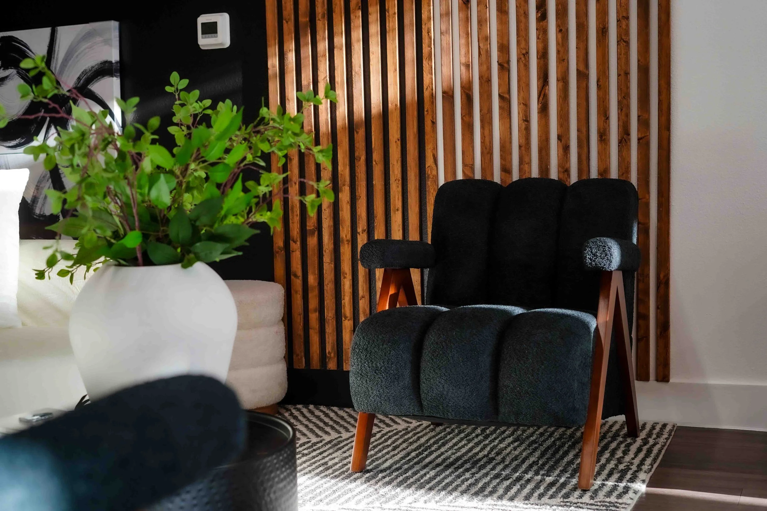 Our Dallas Photography studio is a Natural light photography studio in North Dallas with a white wall setup available for rent near Farmers Branch and Plano. Our modern photography studio located in North Dallas, is available for rent for photographe