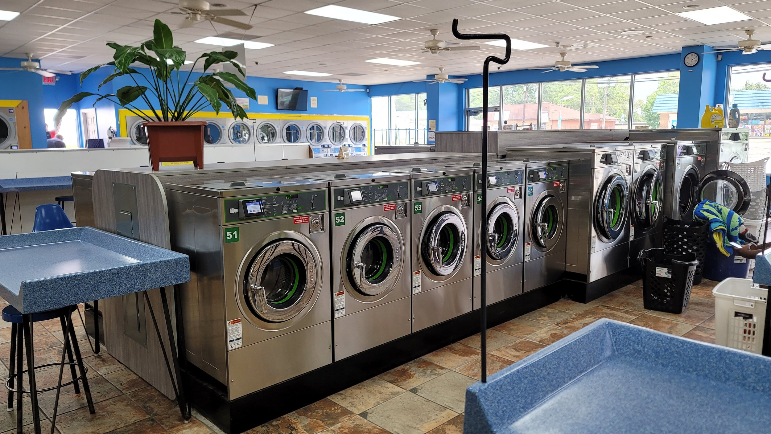 200g Washers using quarters and Credit/Debit Cards