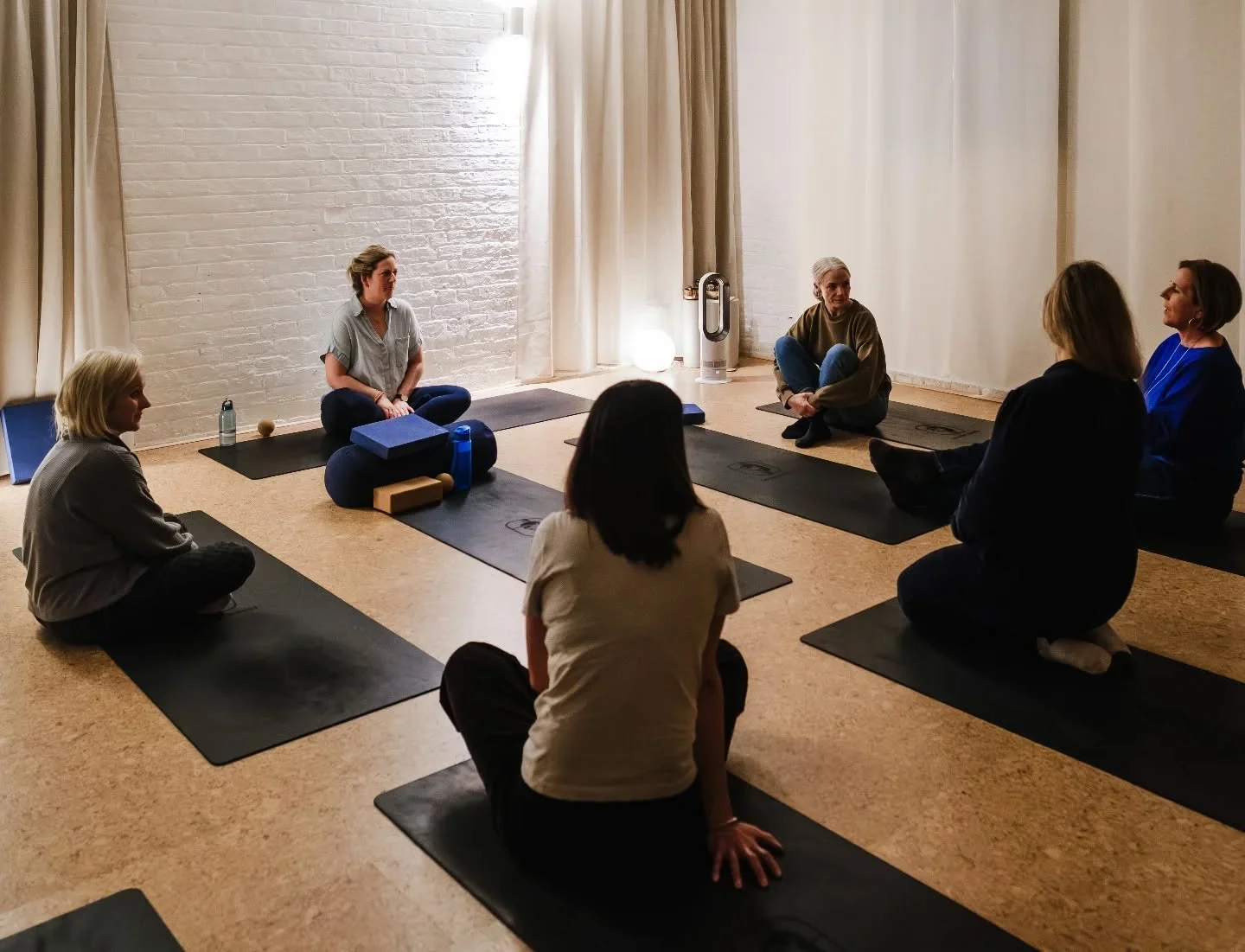 Who knew speaking could be so relaxing?

🫴🏻 Come, practise, learn and find your voice in my monthly speaking class - Find Your Voice.

Learn to release tension and breathe in a way that doesn't exacerbate your fight/flight response so you can engag