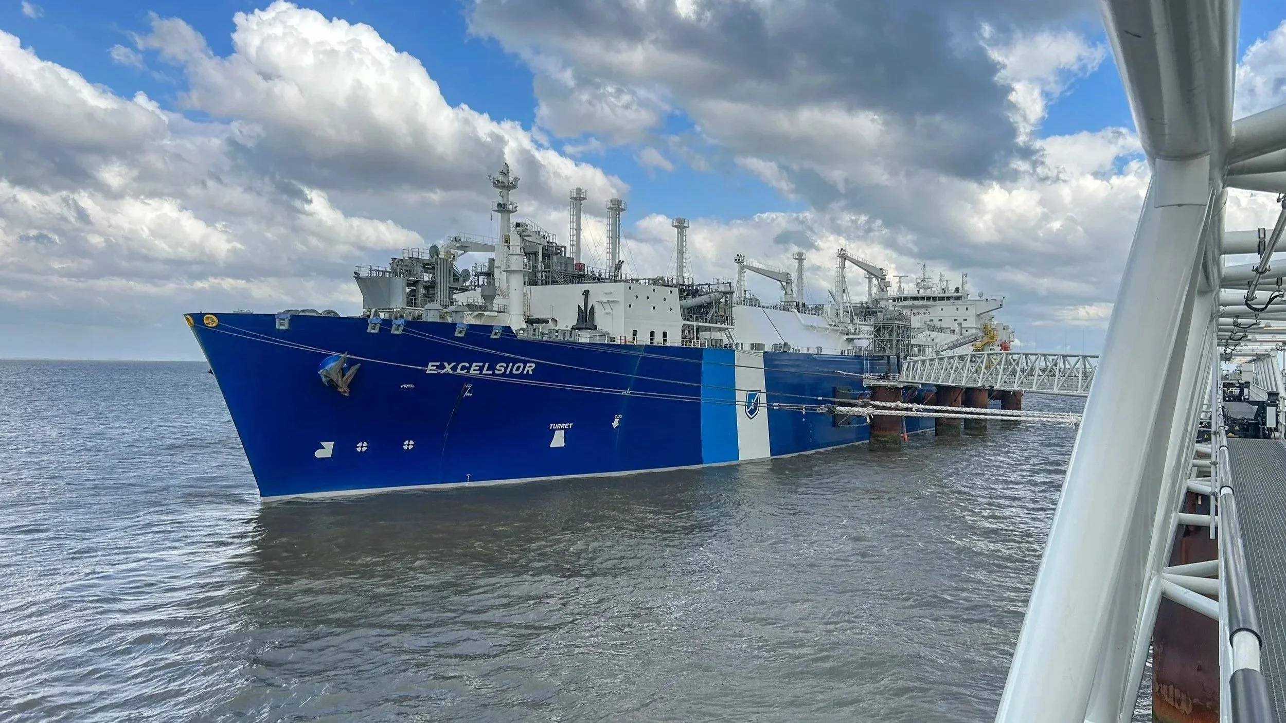 LNG-Terminal WHV02: Commercial launch after successful test operation