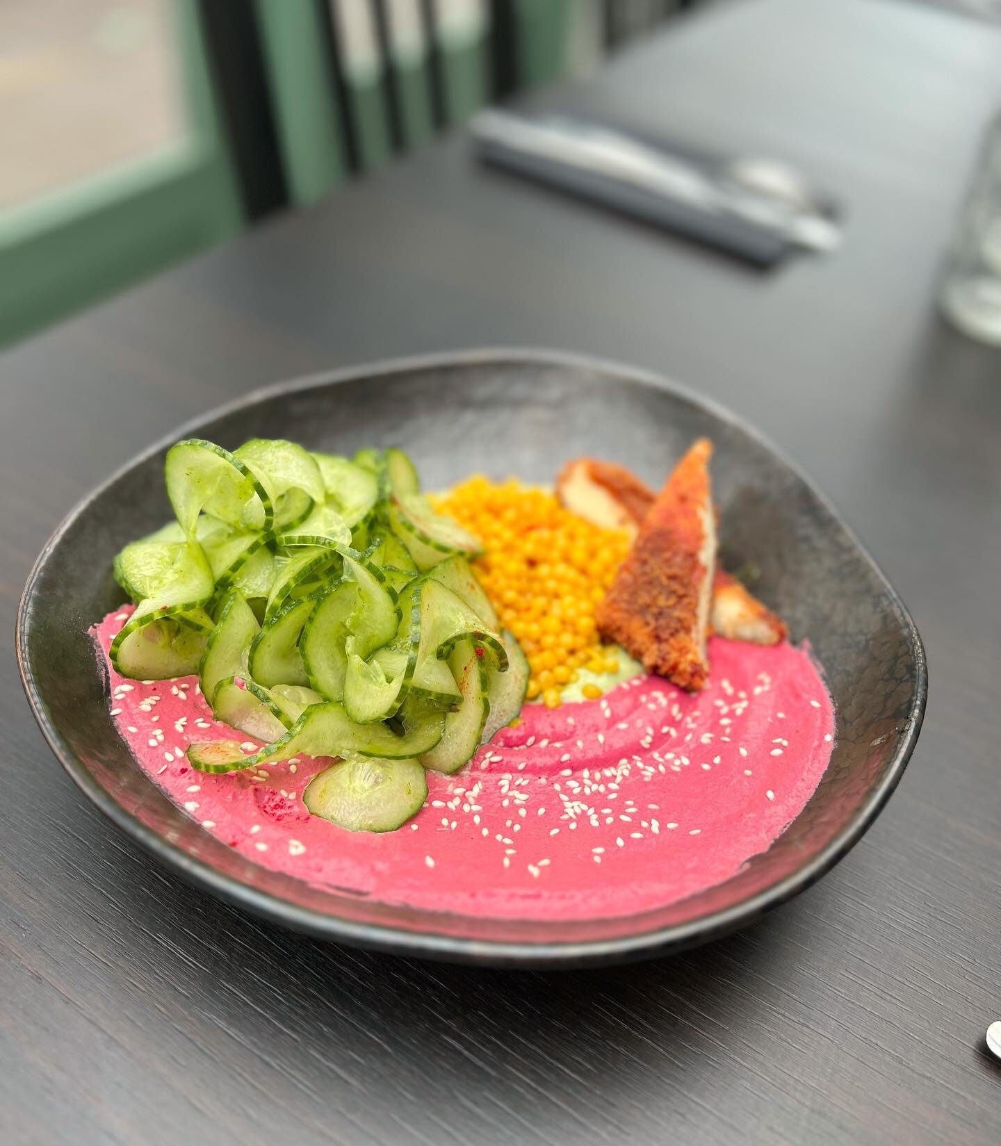 Meet the Kitsilano Beet Bowl! New to our lunch menu today. 

Creamy beet tahini, halloumi, Israeli couscous, and spiralised cucumber on a bed of fresh mint whipped coconut yoghurt🌿