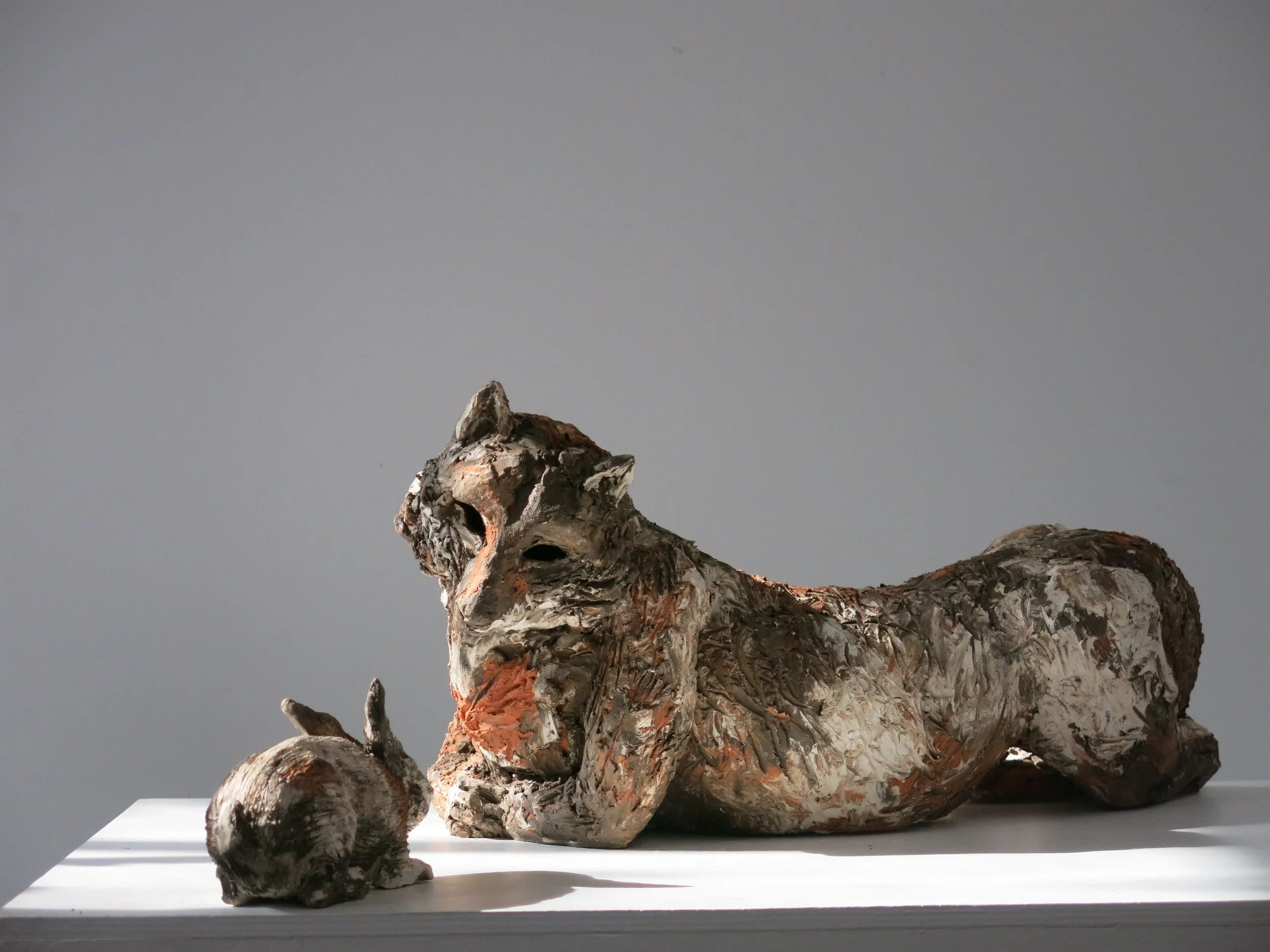 La renard                  H. 23 x 63 x 19  cm.                  terre cuite                                   2024                 4000 euros.JPG