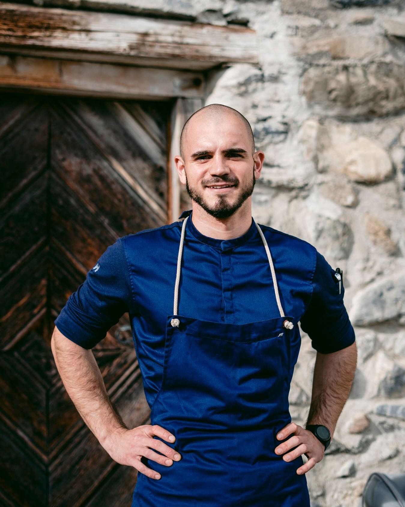 We are proud to introduce our head chef Simeon Nikolov! From California to London and Copenhagen, his culinary journey brought him to join our team at @igniv.badragaz and @mammertsberg. Now, he is looking forward to welcoming you to Oz. 

Join us for