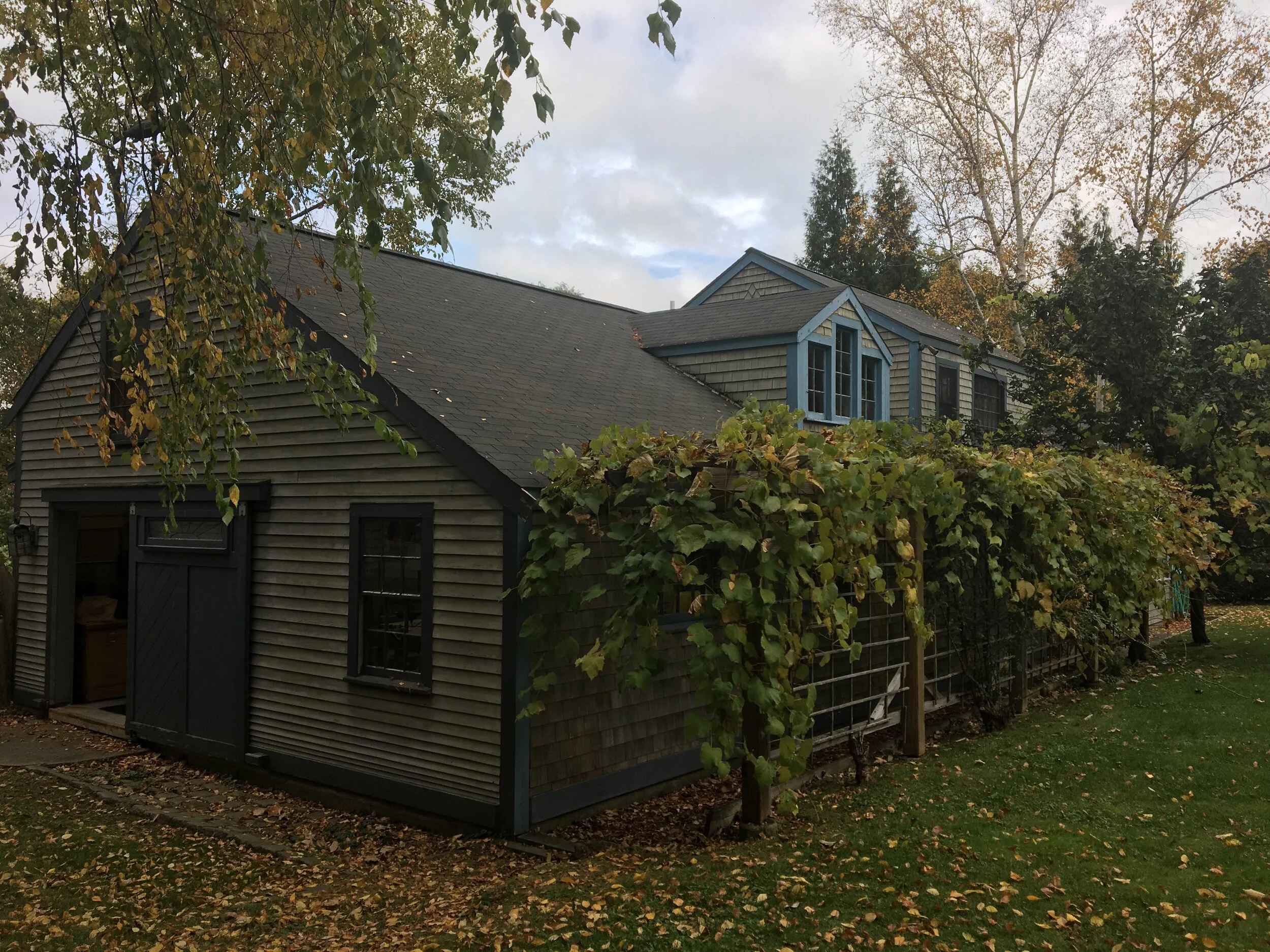 "The New Yankee Workshop" from outside. (Photo by author).