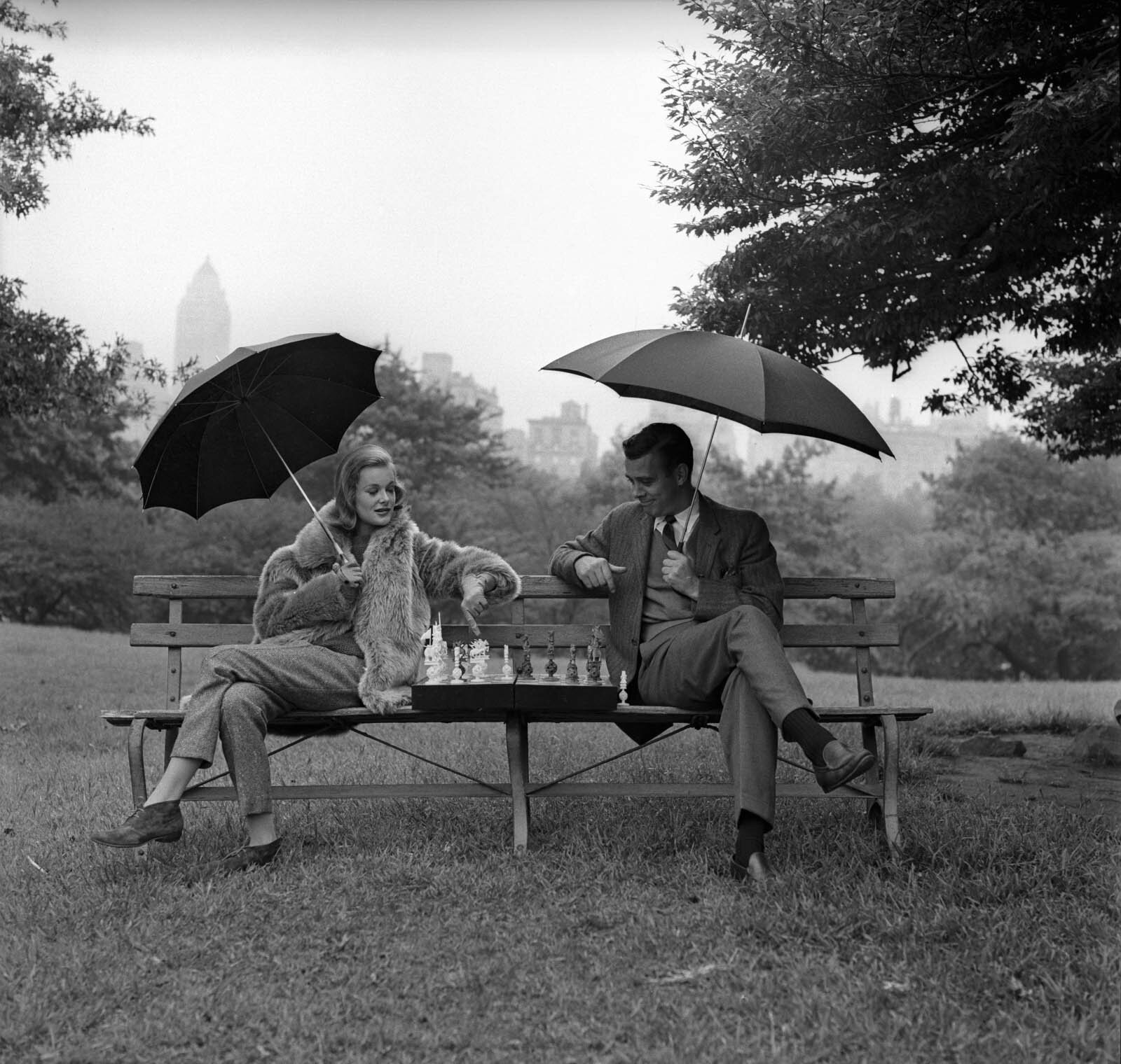 Monique Le Fevre and Unidentified Man, New York, 1958. Photo by Jerry Schatzberg.